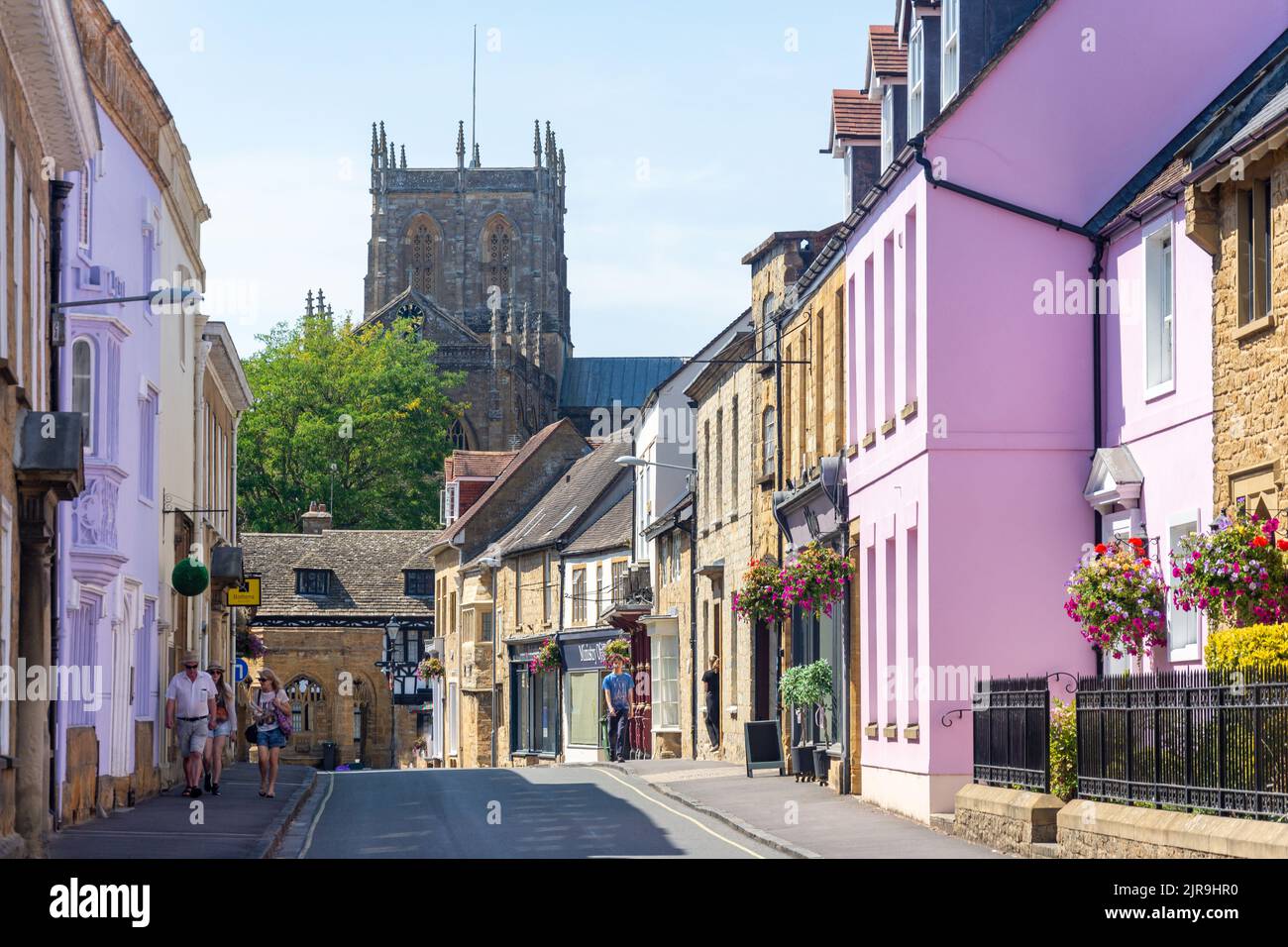 Sherborne Abbey e il condotto da Long Street, Sherborne, Dorset, Inghilterra, Regno Unito Foto Stock