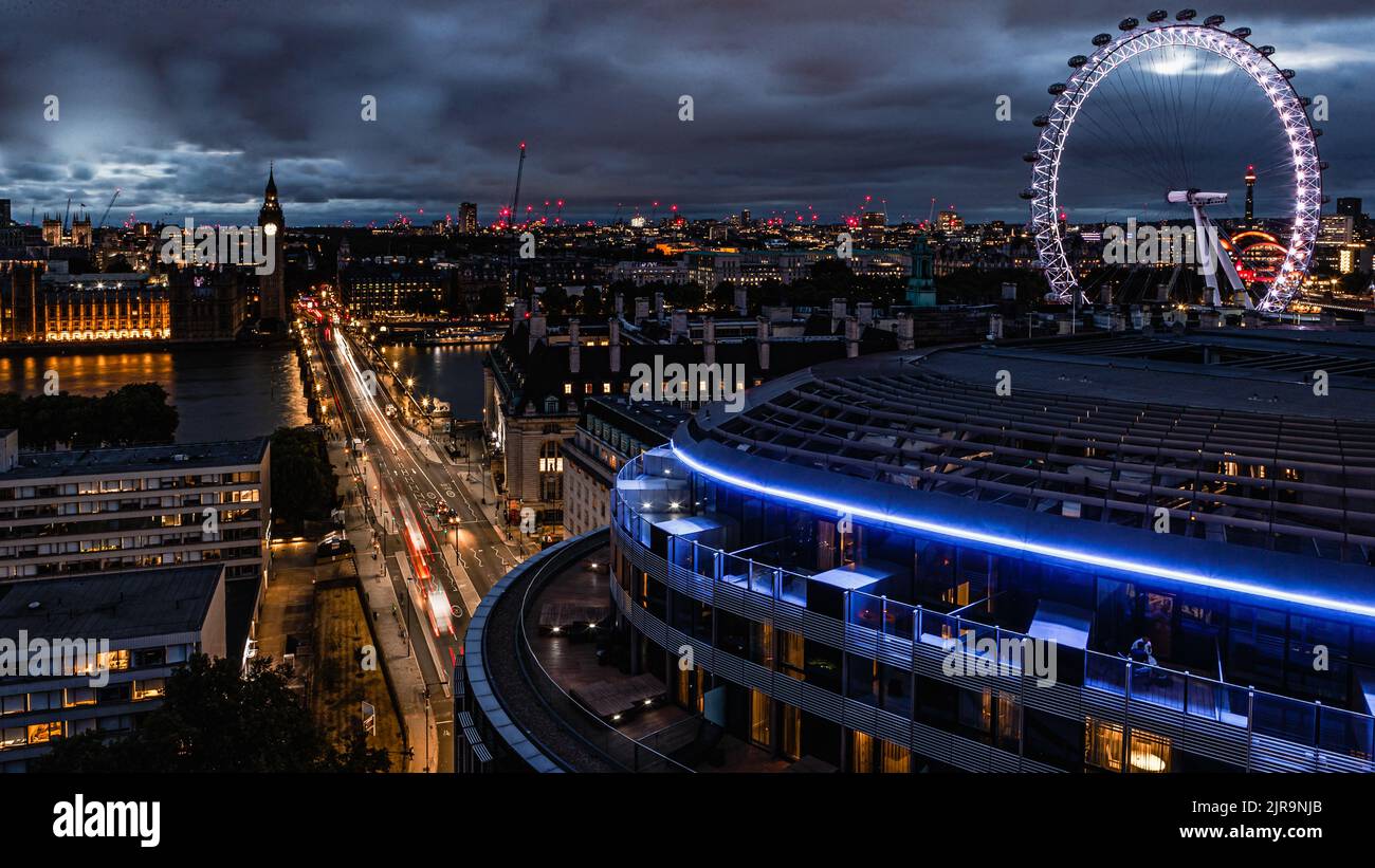 Lo skyline di Westminster a Londra al tramonto. Foto Stock