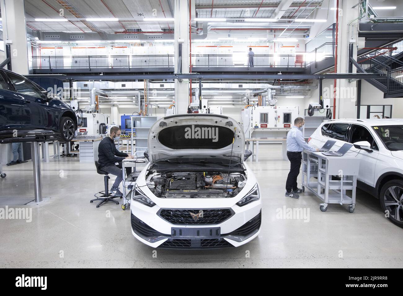 Spagna, Catalogna, Martorell: SEAT S.A. Test Center Energy (TCE), centro di ricerca e sviluppo batterie per auto elettriche e ibride plug-in (Volkswa Foto Stock