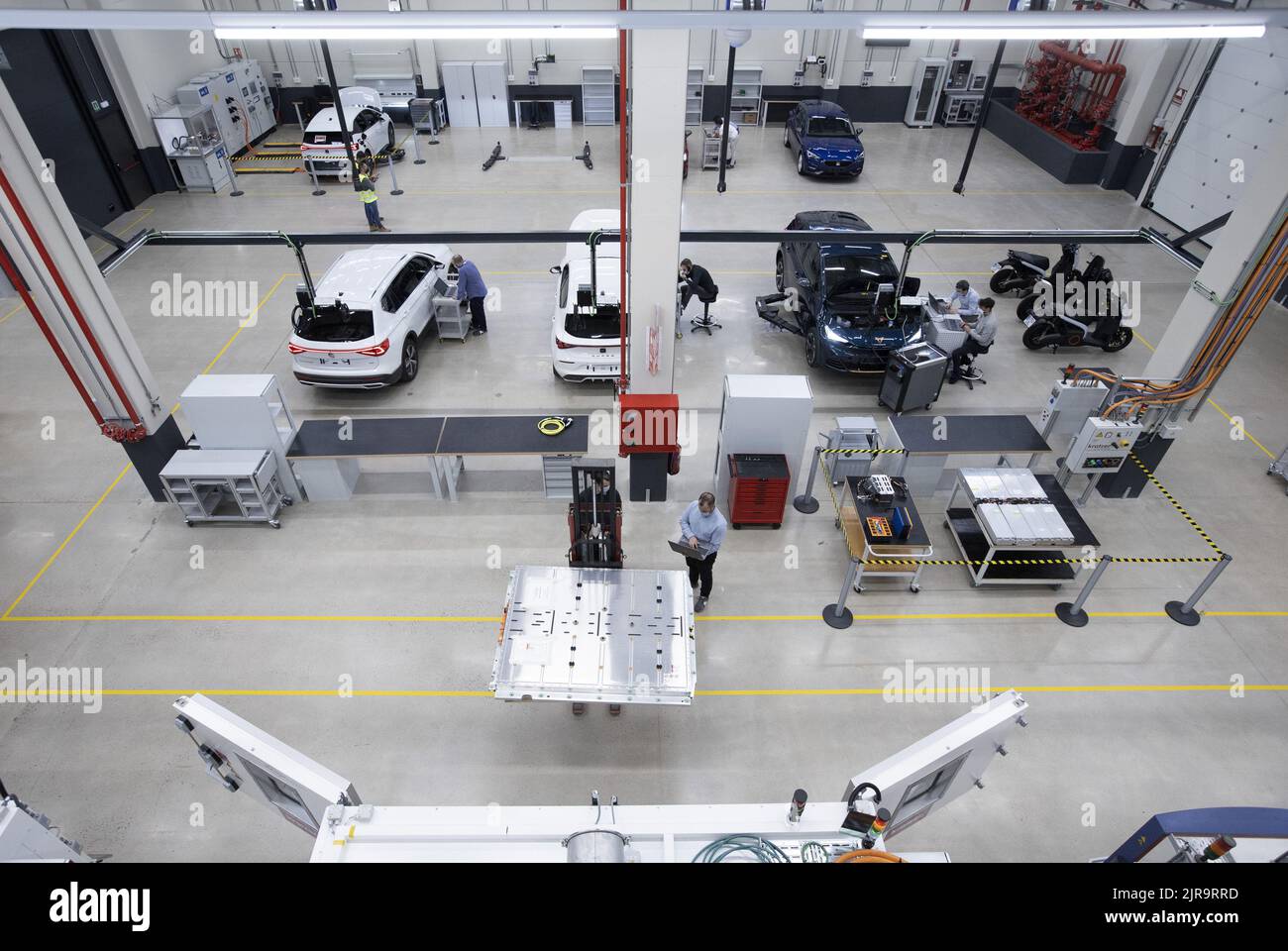 Spagna, Catalogna, Martorell: SEAT S.A. Test Center Energy (TCE), centro di ricerca e sviluppo batterie per auto elettriche e ibride plug-in (Volkswa Foto Stock