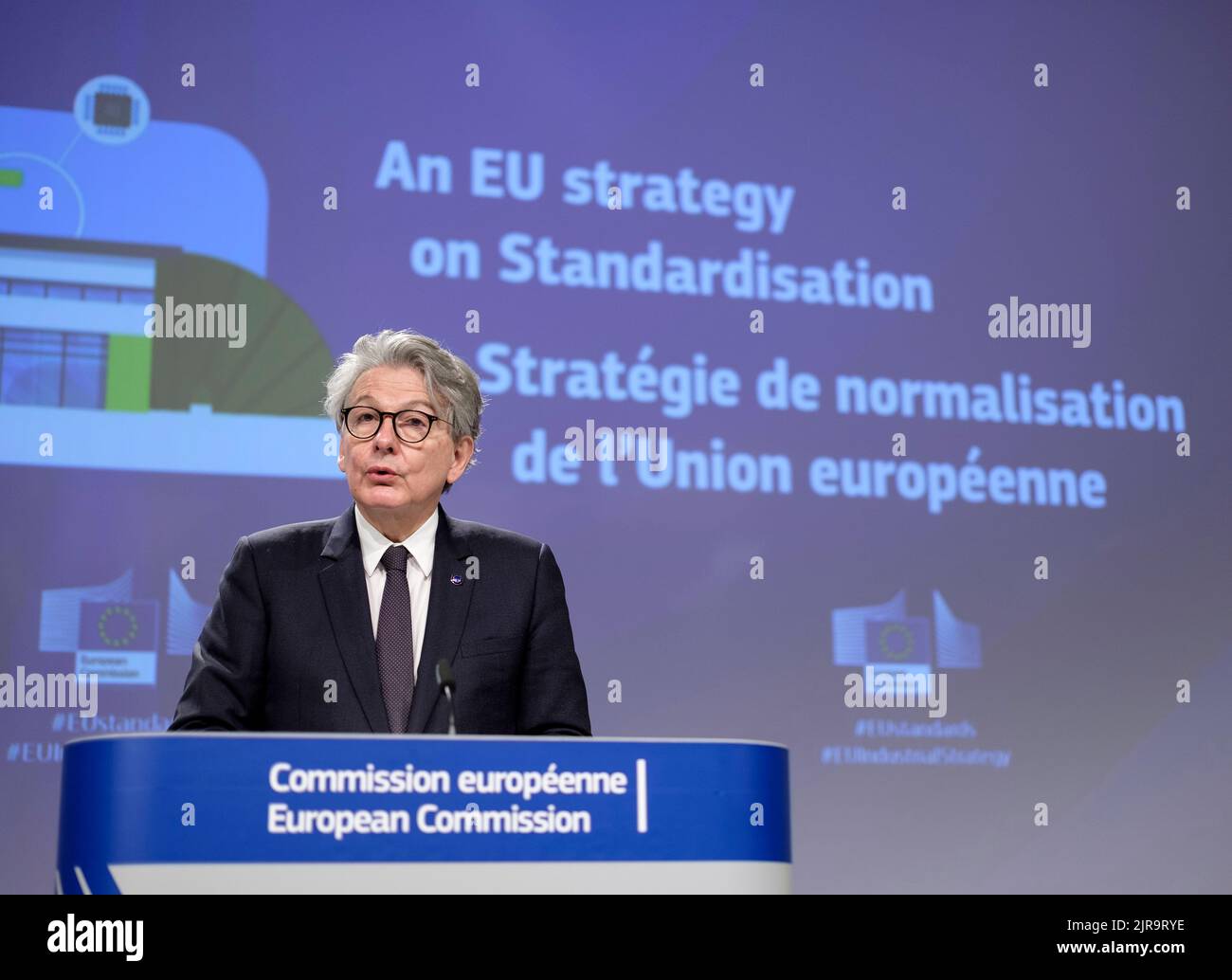 Bruxelles: Thierry Breton, Commissario per il mercato interno dell’Unione europea, dopo aver presentato lo “Standardisation Strateg” della Commissione europea Foto Stock