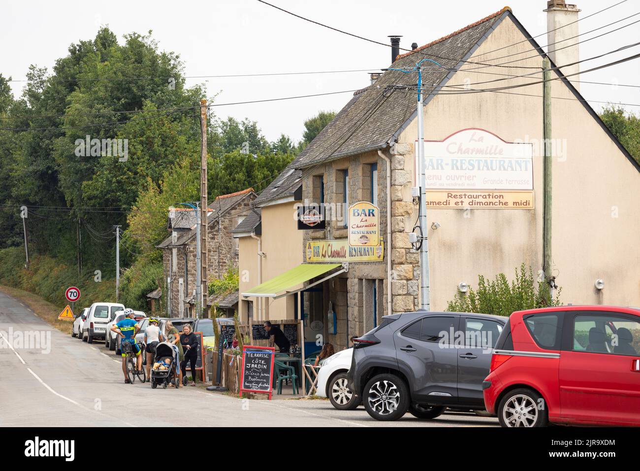 Ristorante caffetteria vicino alle chiuse del canale Hédé-Bazouges, bretagna, francia Foto Stock