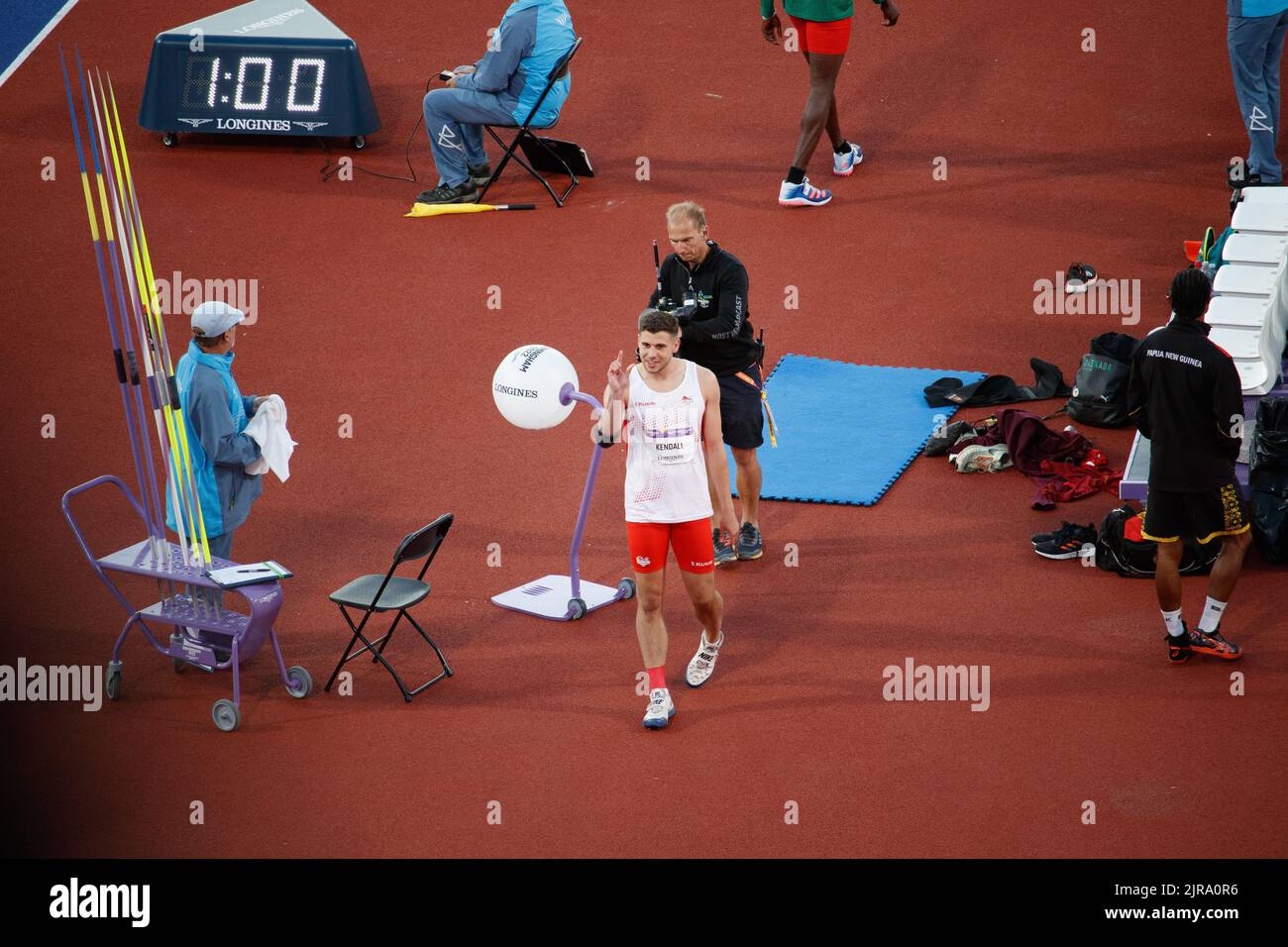 Azione dai Giochi del Commonwealth di Birmingham allo stadio sportivo Alexander la sera del 5th agosto 2022. L'immagine mostra Harry Kendall dell'Inghilterra che prende parte al lancio di Javelin nel decathlon di Mens. Foto Stock