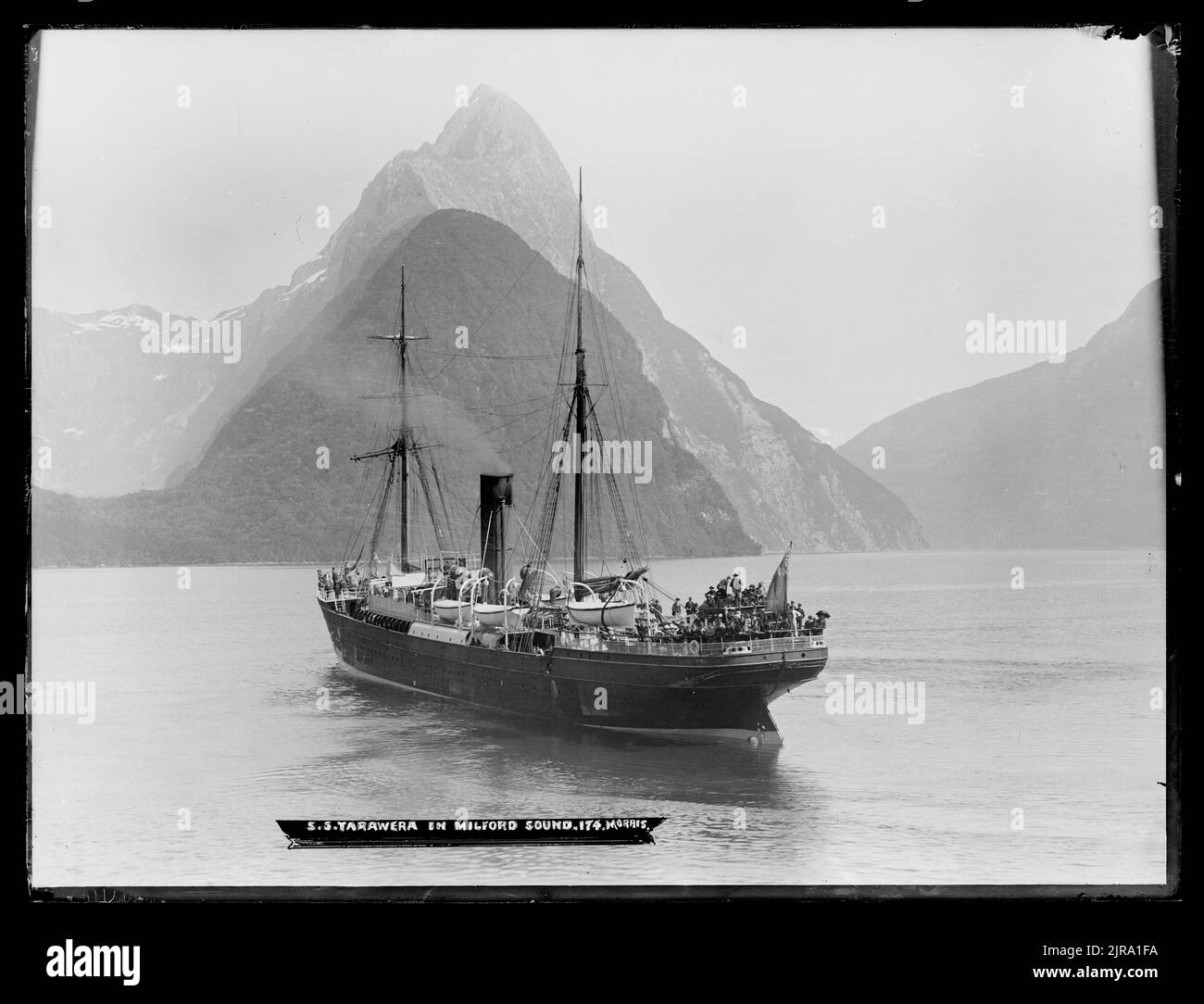 S. S.Tarawera in Milford Sound, circa 1900, Dunedin, di John Morris. Foto Stock