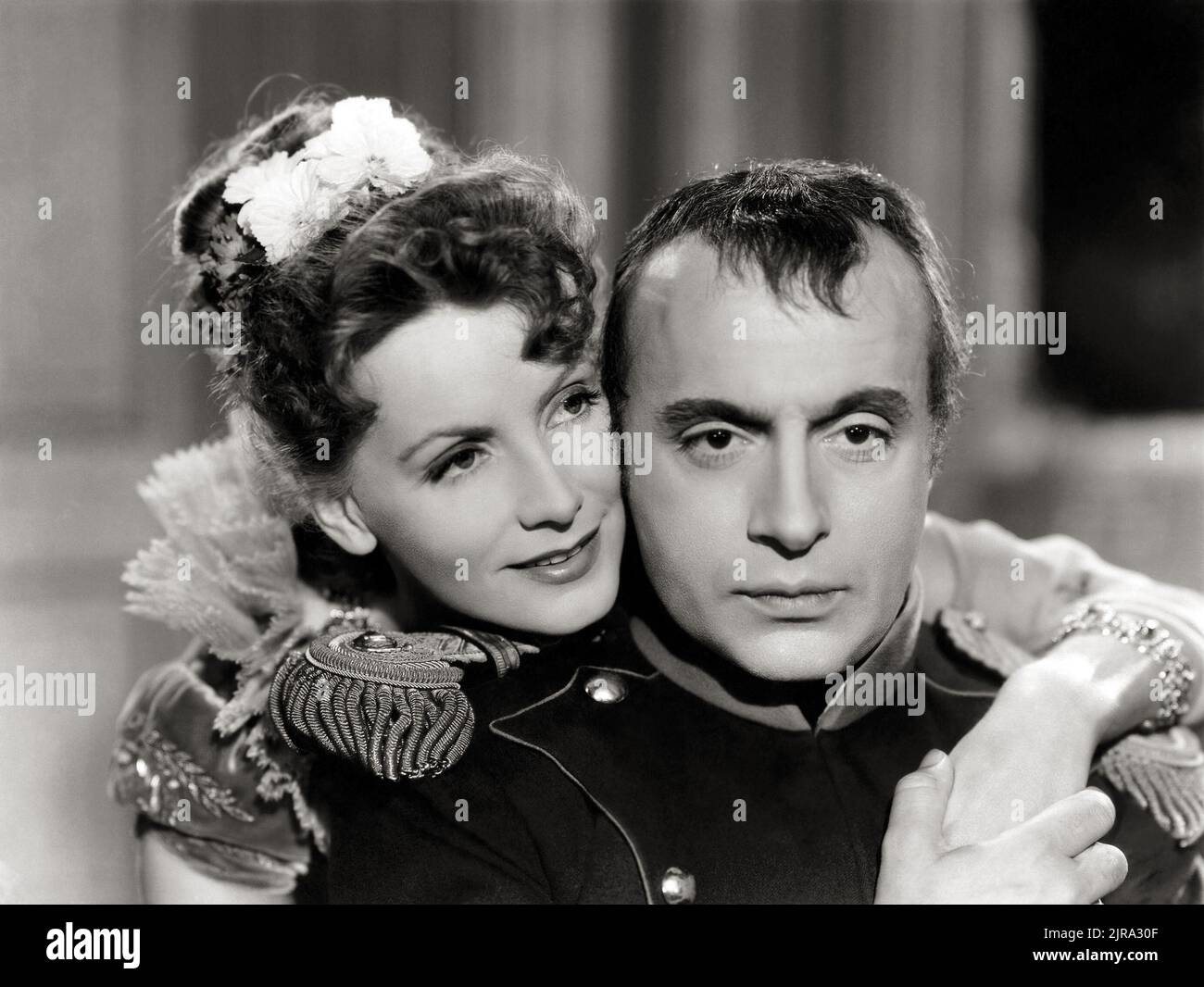Greta Garbo e Charles Boyer - Modern Screen 1937 - scena dal film conquista Foto Stock