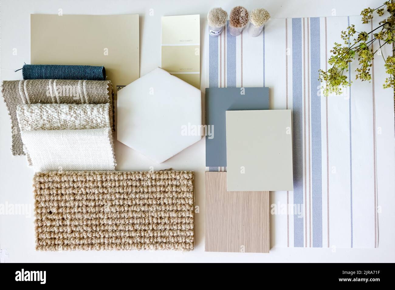 Pannello mood Bohemian Hamptons naturale blu polveroso, pannello per mobili e pannello campione per il design degli interni e il concetto e lo sfondo di casa Foto Stock