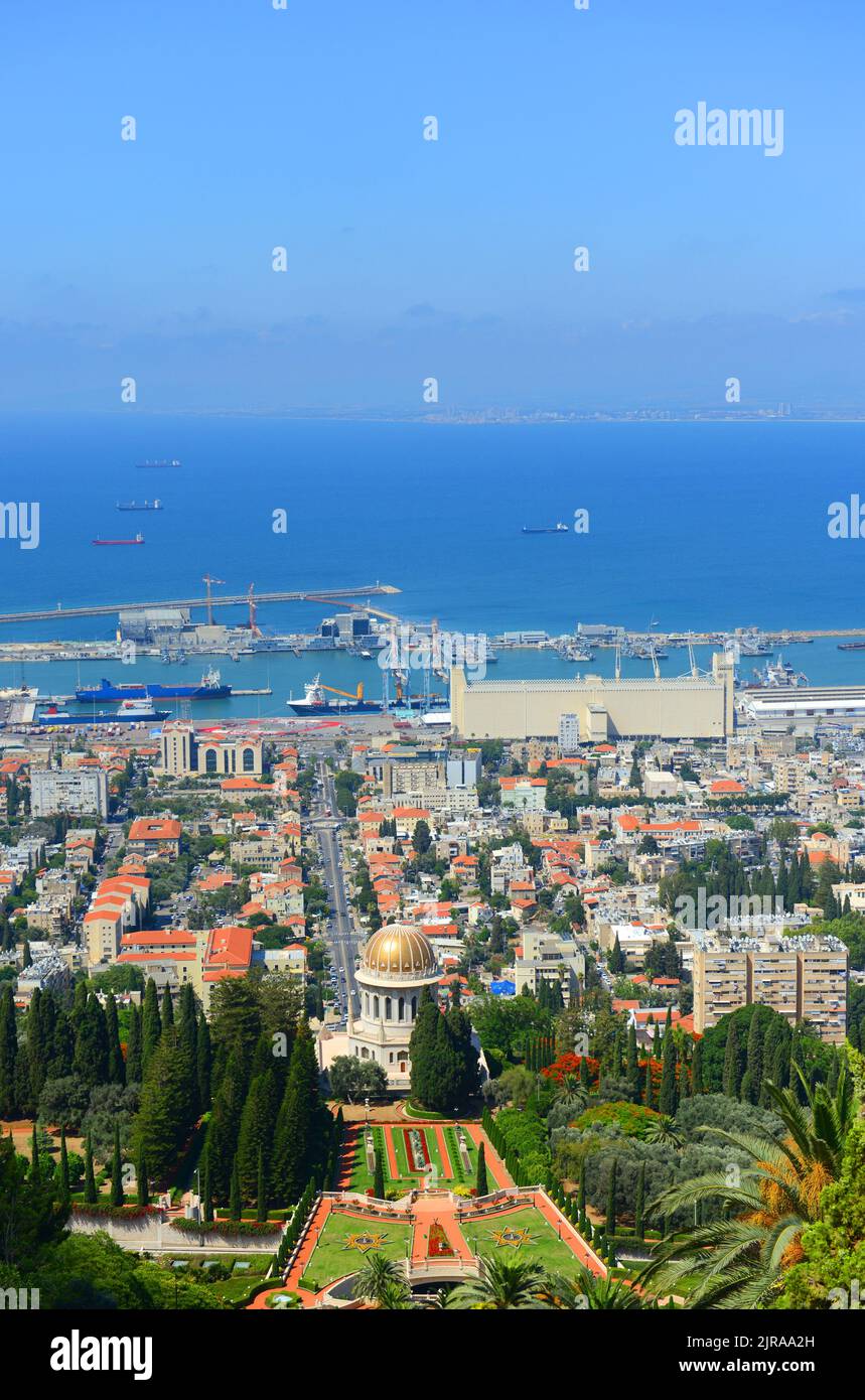 Una vista dei giardini Bahai e il tempio Bahai da Louis Promenade di Haifa. Foto Stock