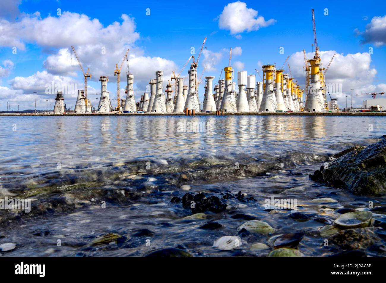 Le Havre (Francia nord-occidentale): Cantiere della fattoria eolica offshore di Fecamp il 11 febbraio 2022 Foto Stock