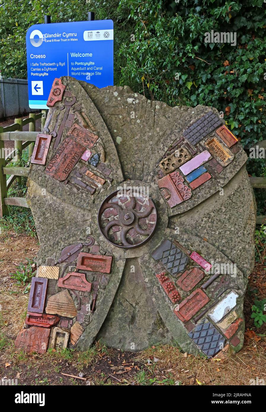 Opere d'arte nei pressi del centro visitatori dell'acquedotto Thomas Telfords Pontcisylite, vale of Llangollen, Trevor, Llangollen, Galles, REGNO UNITO, LL20 7TP Foto Stock