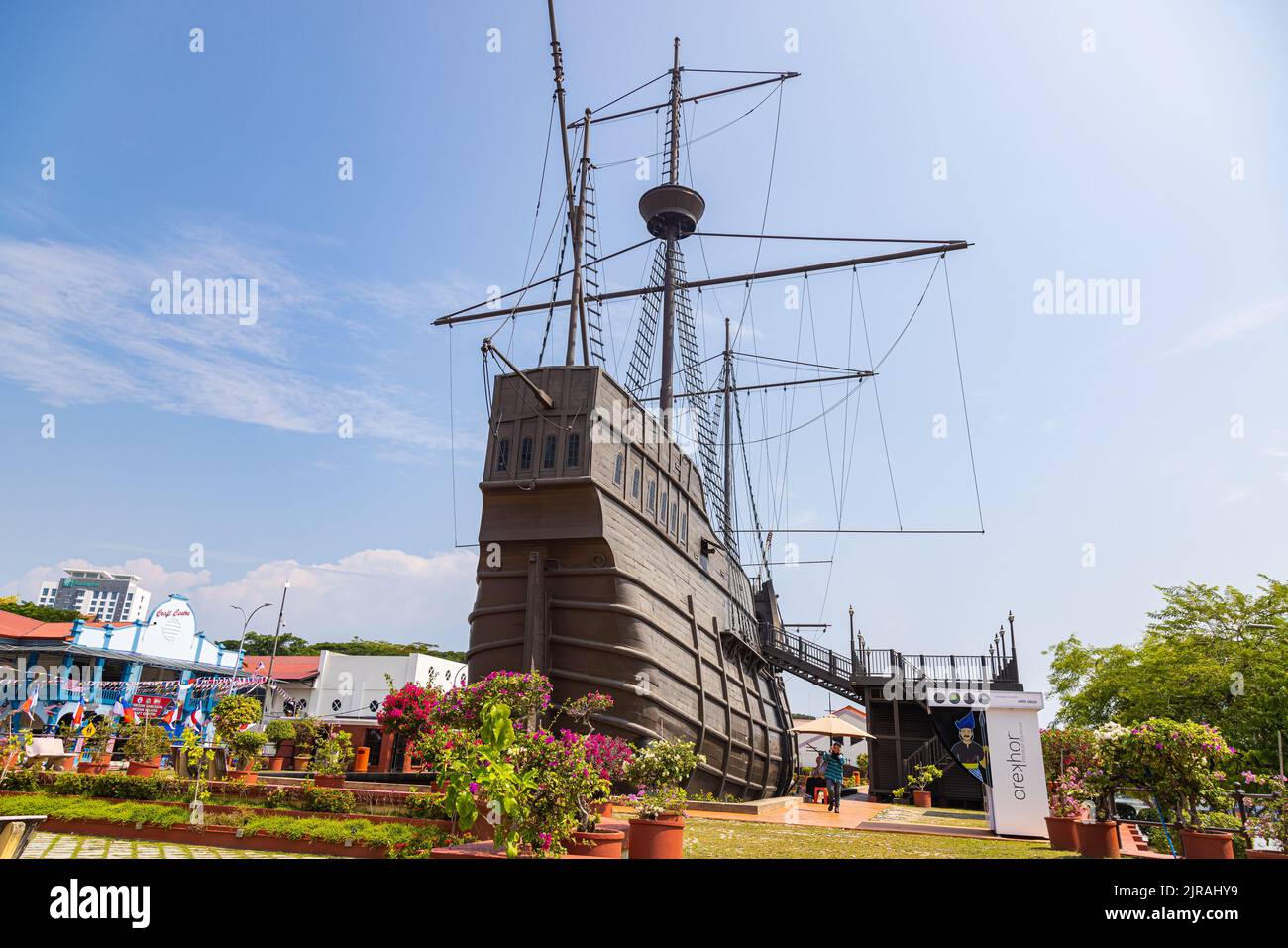 Malacca, Malesia - 10 agosto 2022: Il Museo Marittimo, un museo sulle attività marittime nella città di Malacca. Una replica del Flor de la mar, il Por Foto Stock