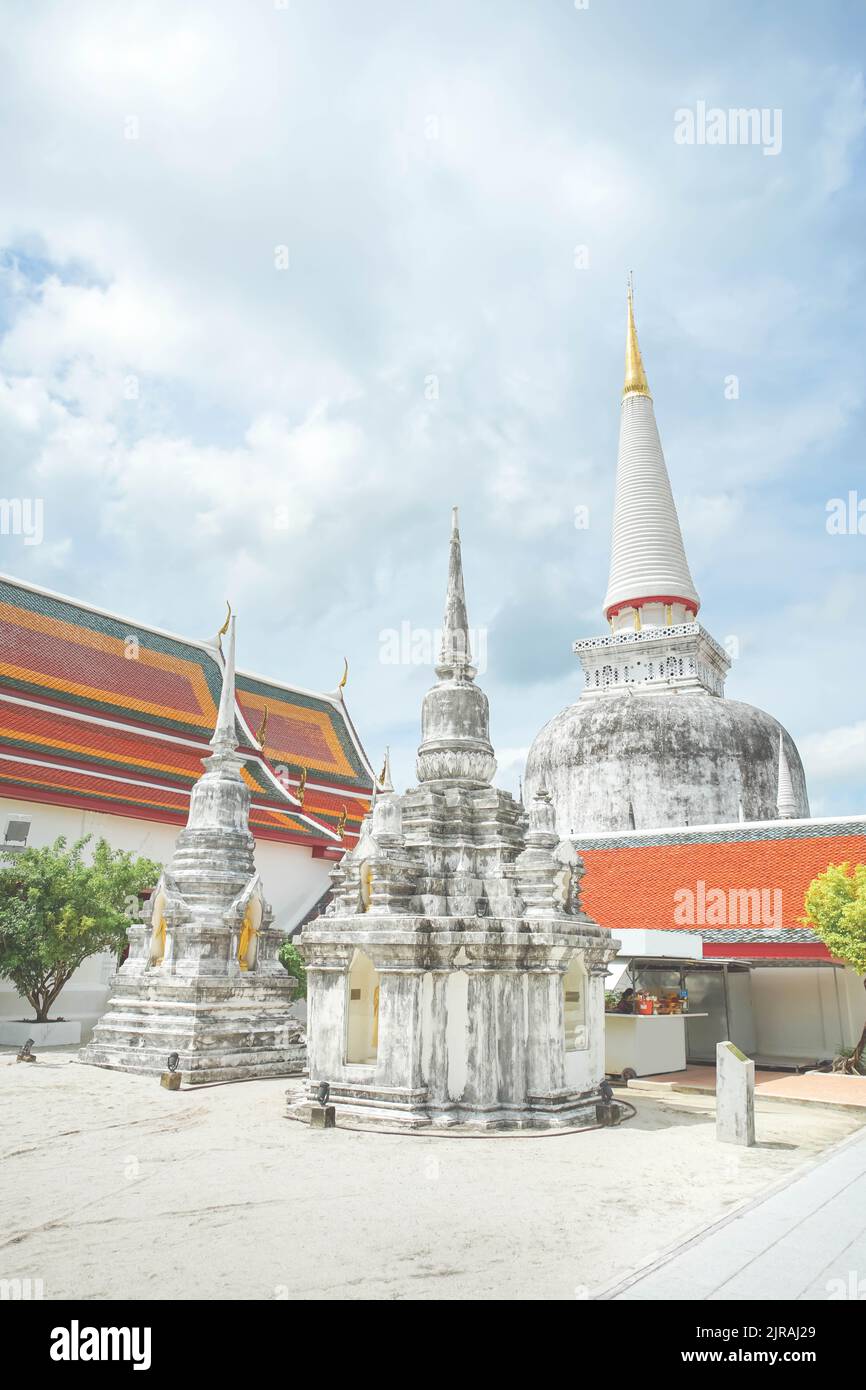 Il Wat Phra Mahathat Woramahawihan è il principale tempio buddista (wat) di Nakhon Si Thammarat provincia nel sud della Thailandia. Foto Stock