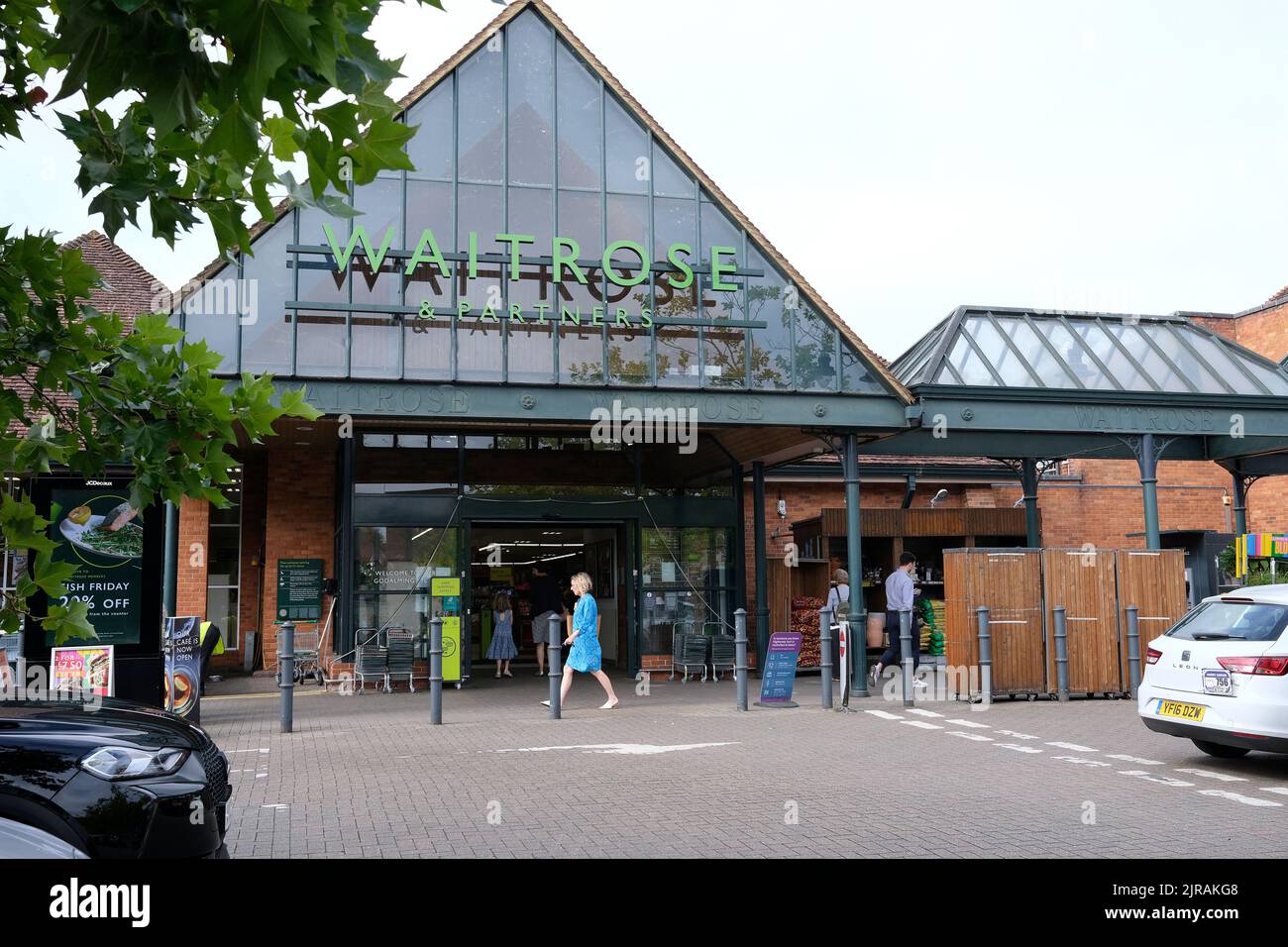 waitrose supermercato alimentare, godalming città in surrey, regno unito 2022 agosto Foto Stock