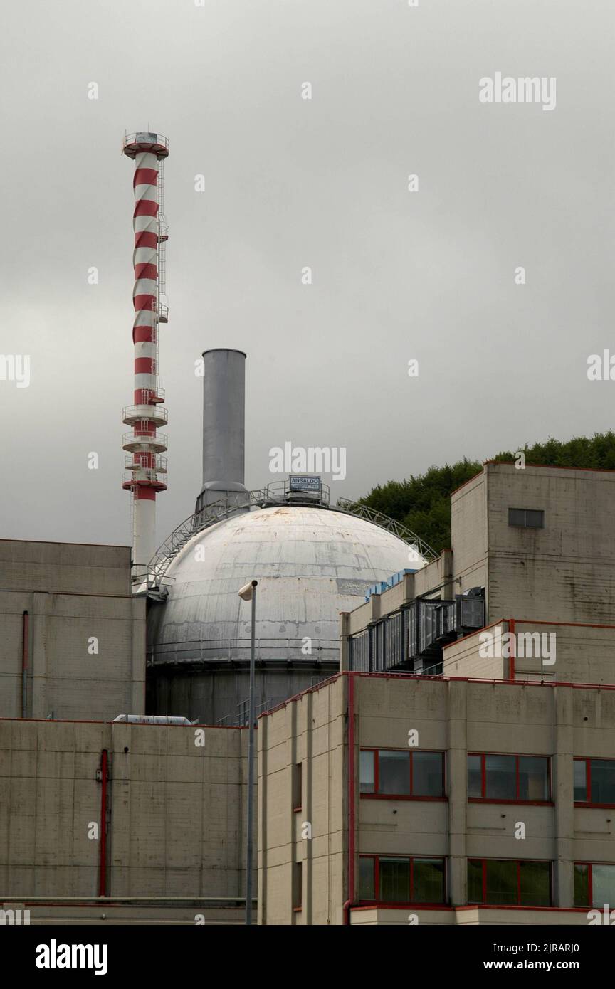 Ex centrale nucleare sperimentale del Lago di Brasimone (Bologna, Italia), attualmente convertita dall'ENEA (Agenzia Nazionale per le nuove tecnologie, energia e atmosfera) in un centro di ricerca per lo sviluppo di tecnologie di fusione termonucleare controllata, l'innovazione dei sistemi nucleari e il monitoraggio ambientale. Foto Stock