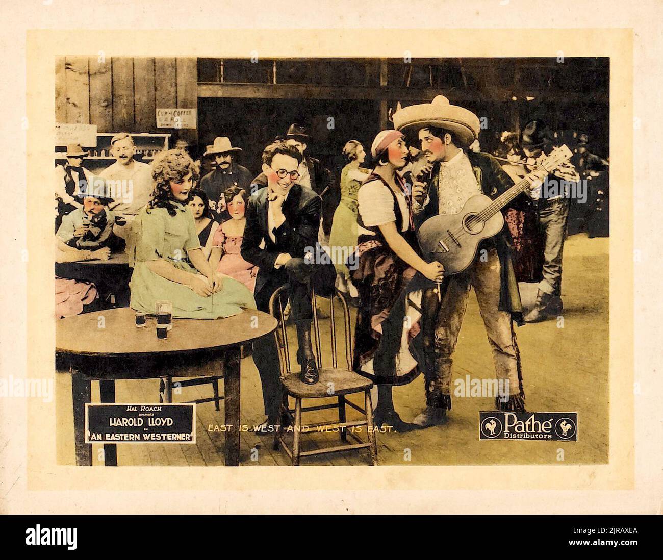 An Eastern Westerner è un cortometraggio comico del 1920 con Harold Lloyd. Scheda lobby. Foto Stock