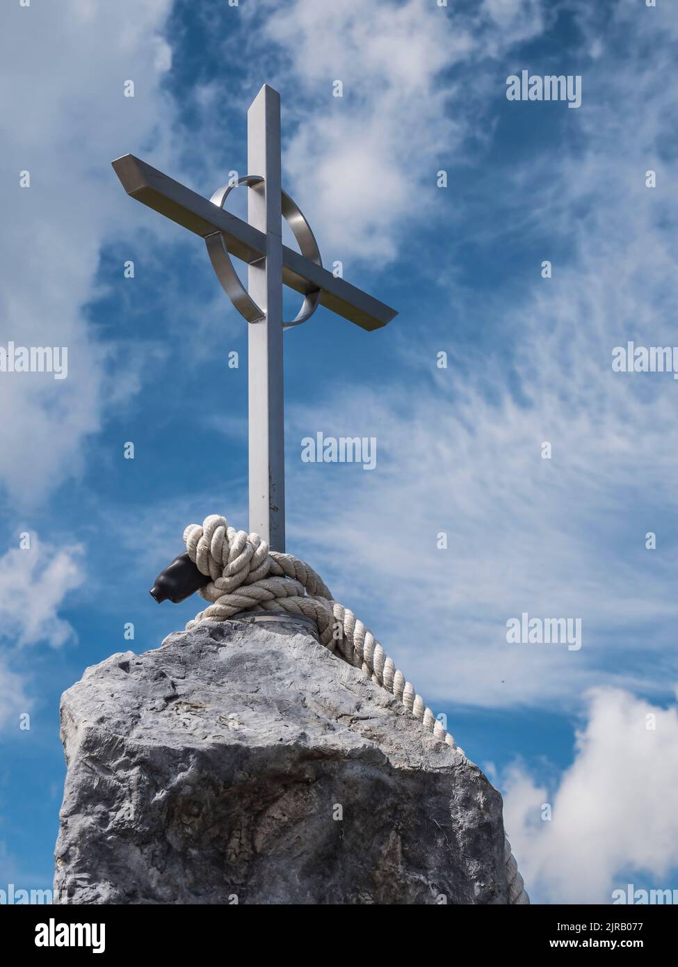 Croce commemorativa per le guide alpine nella zona ricreativa di Penkenjoch sopra la località turistica di Mayrhofen nelle Alpi Zillertal del Tirolo austriaco Foto Stock