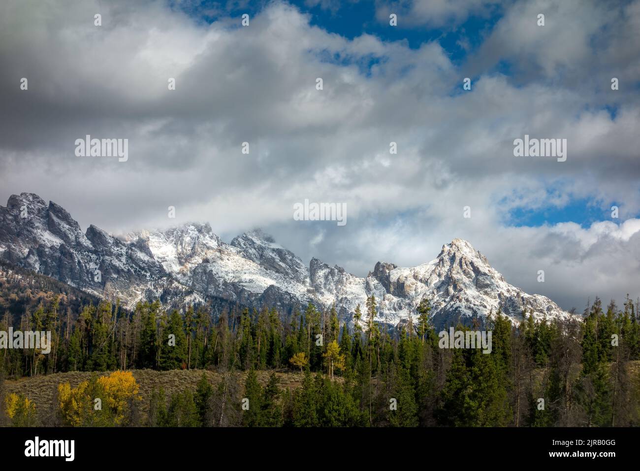 Vista panoramica della catena montuosa del Grand Teton in autunno Foto Stock