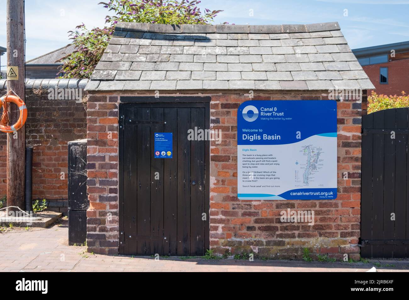 Segnale informazioni su Canal and River Trust a Diglis Basin presso il canale di Worcester, dove incontra il fiume Severn a Worcester, Regno Unito Foto Stock