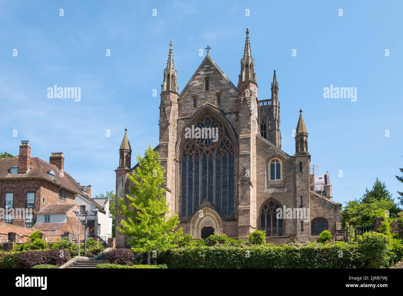 Cattedrale di Worcester accanto al fiume Severn a Worcester, Worcestershire Foto Stock
