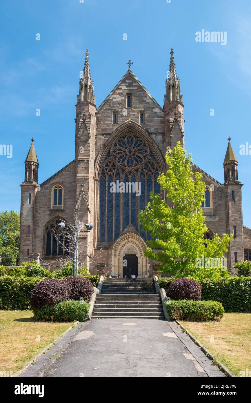 Cattedrale di Worcester accanto al fiume Severn a Worcester, Worcestershire Foto Stock