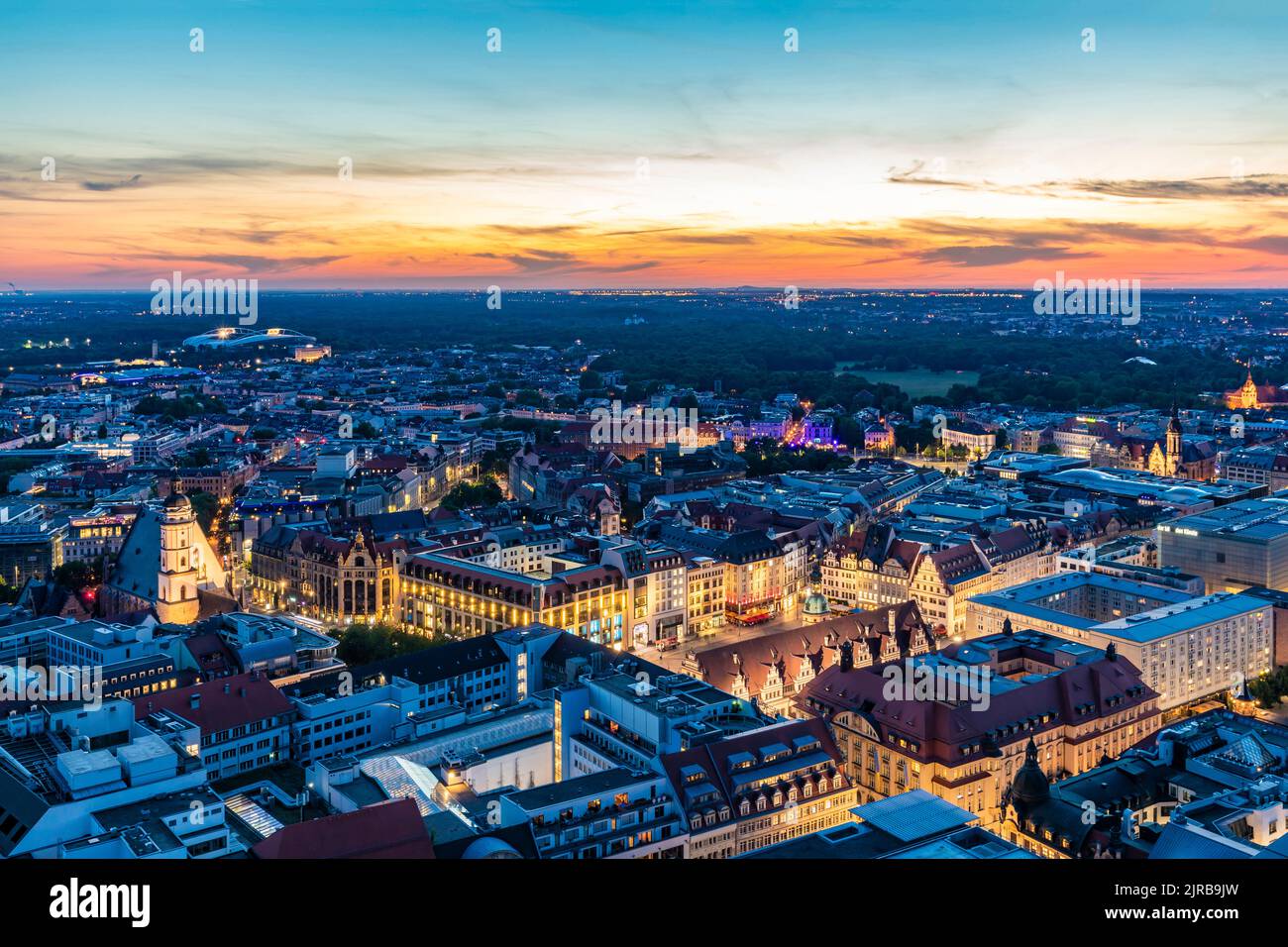Germania, Sassonia, Lipsia, centro illuminato al crepuscolo Foto Stock