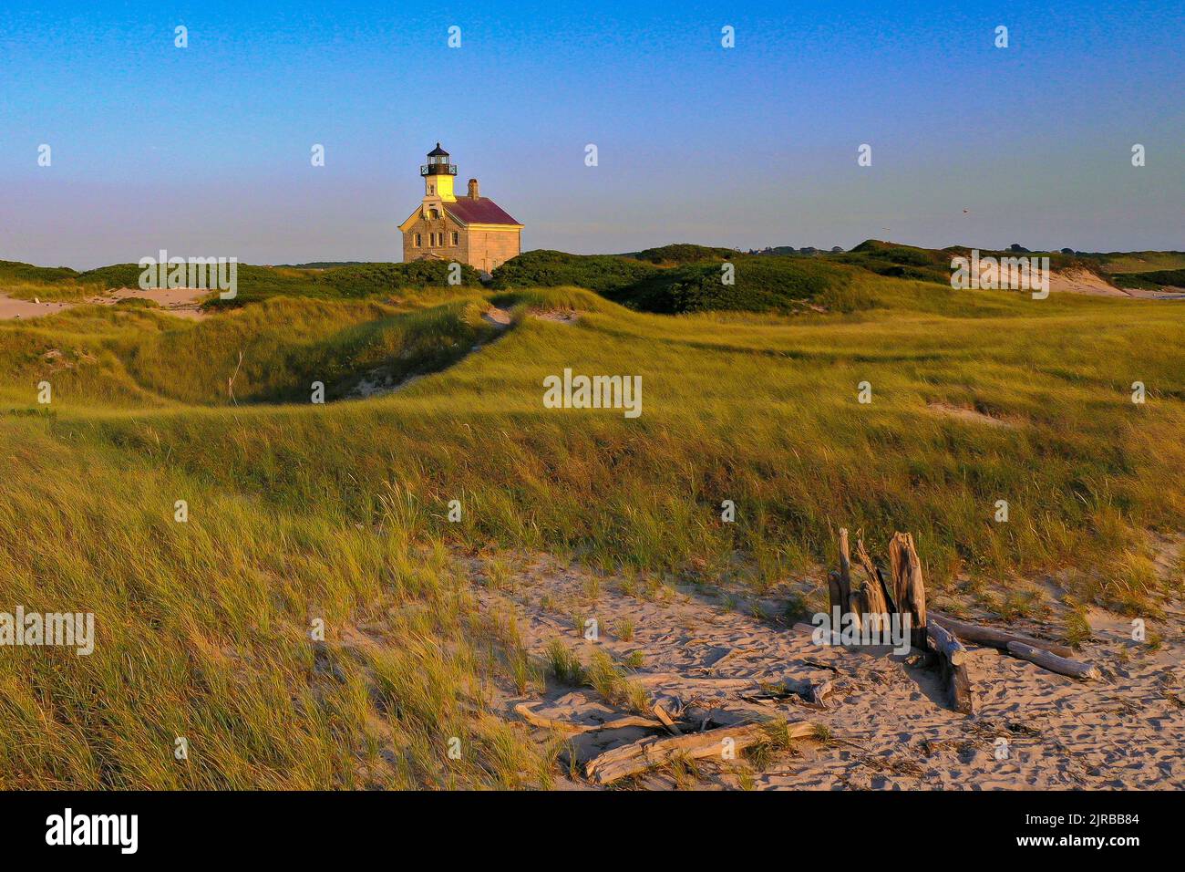 Foto estiva nel tardo pomeriggio del faro del Nord a New Shoreham, Block Island, Rhode Island. Foto Stock