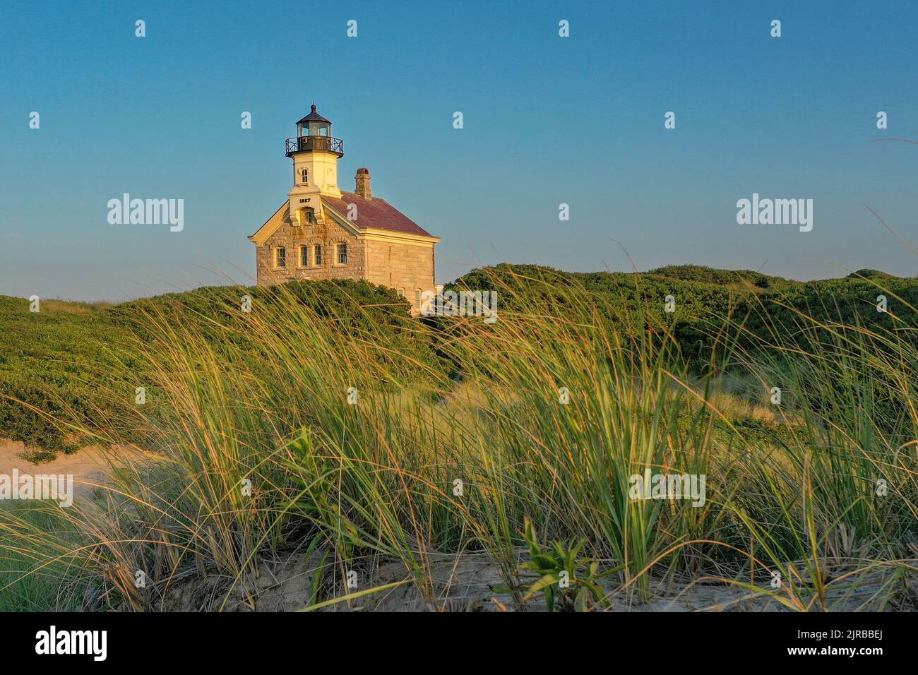 Foto estiva nel tardo pomeriggio del faro del Nord a New Shoreham, Block Island, Rhode Island. Foto Stock