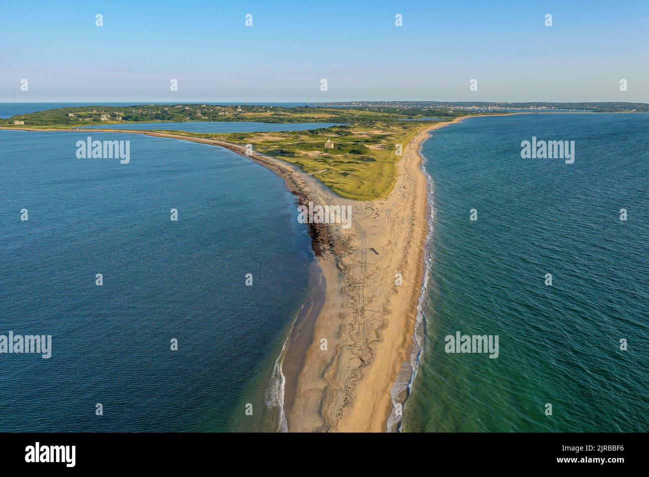 Foto estiva nel tardo pomeriggio del faro del Nord a New Shoreham, Block Island, Rhode Island. Foto Stock