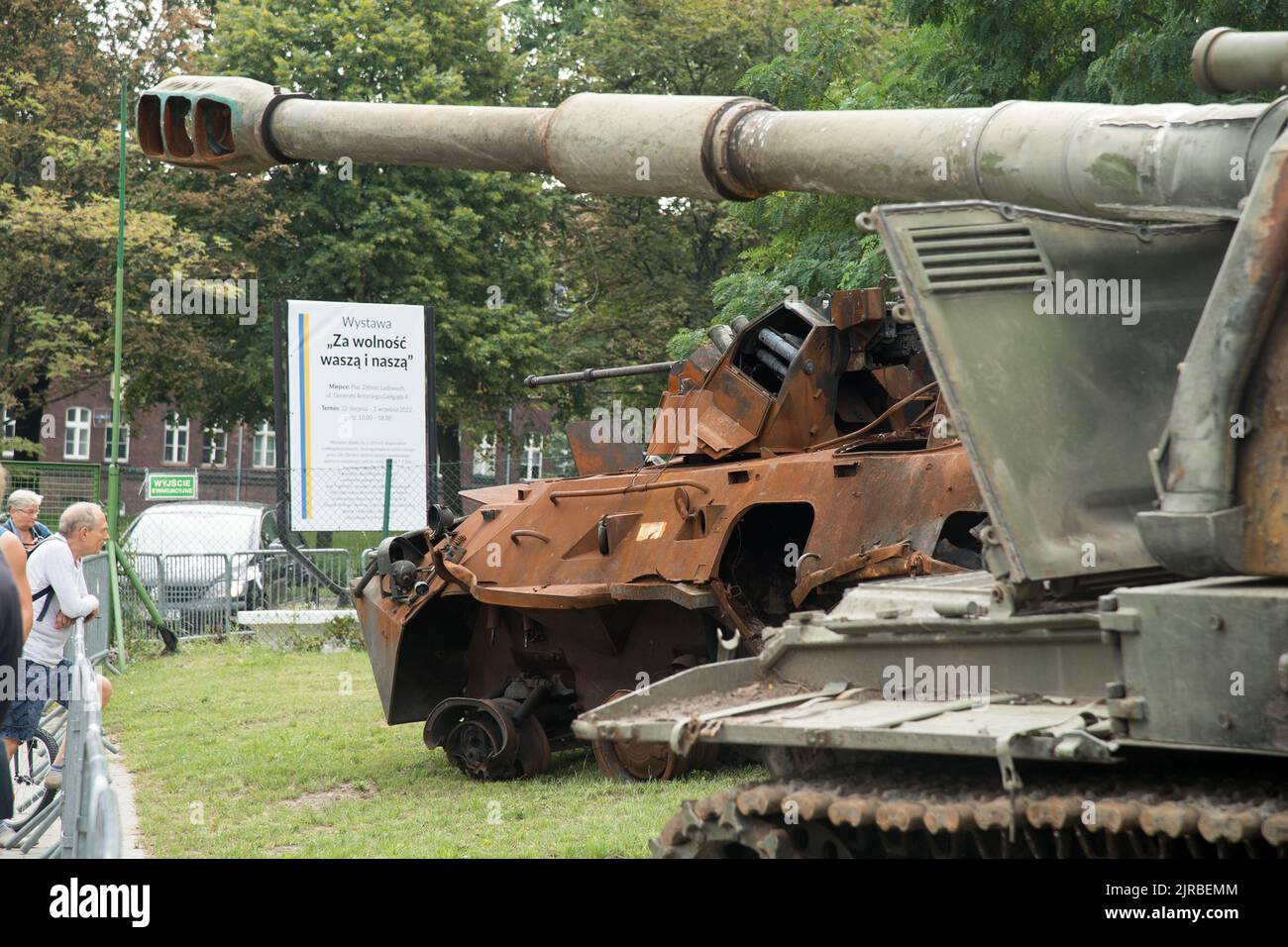 Danzica, Polonia. 23rd ago, 2022. Danzica, Polonia. Agosto 23rd 2022. BTR-82A 8 x 8 portatore di personale corazzato anfibio a ruote progettato dall'Unione Sovietica è esposto alla mostra all'aperto distrutta attrezzatura militare russa. Mostra le attrezzature russe distrutte dai soldati ucraini durante l'invasione russa dell'Ucraina nel 2022 credito: Wojciech Strozyk/Alamy Live News Foto Stock
