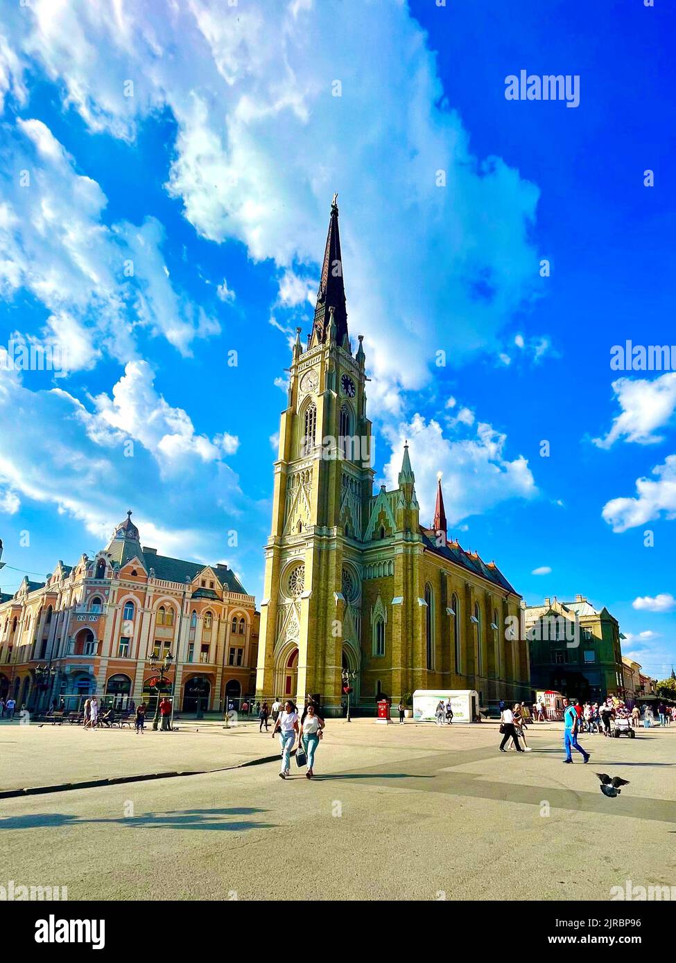 La cattedrale nella piazza principale di Novi Sad, Serbia Foto Stock