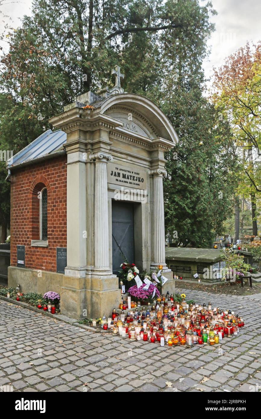 Il cimitero di Rakowicki, uno dei cimiteri più conosciuti della Polonia, situato nel centro di Cracovia, Polonia. Foto Stock