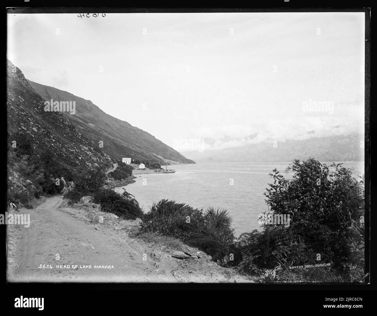Capo del lago Wanaka, Nuova Zelanda, di Burton Brothers. Foto Stock