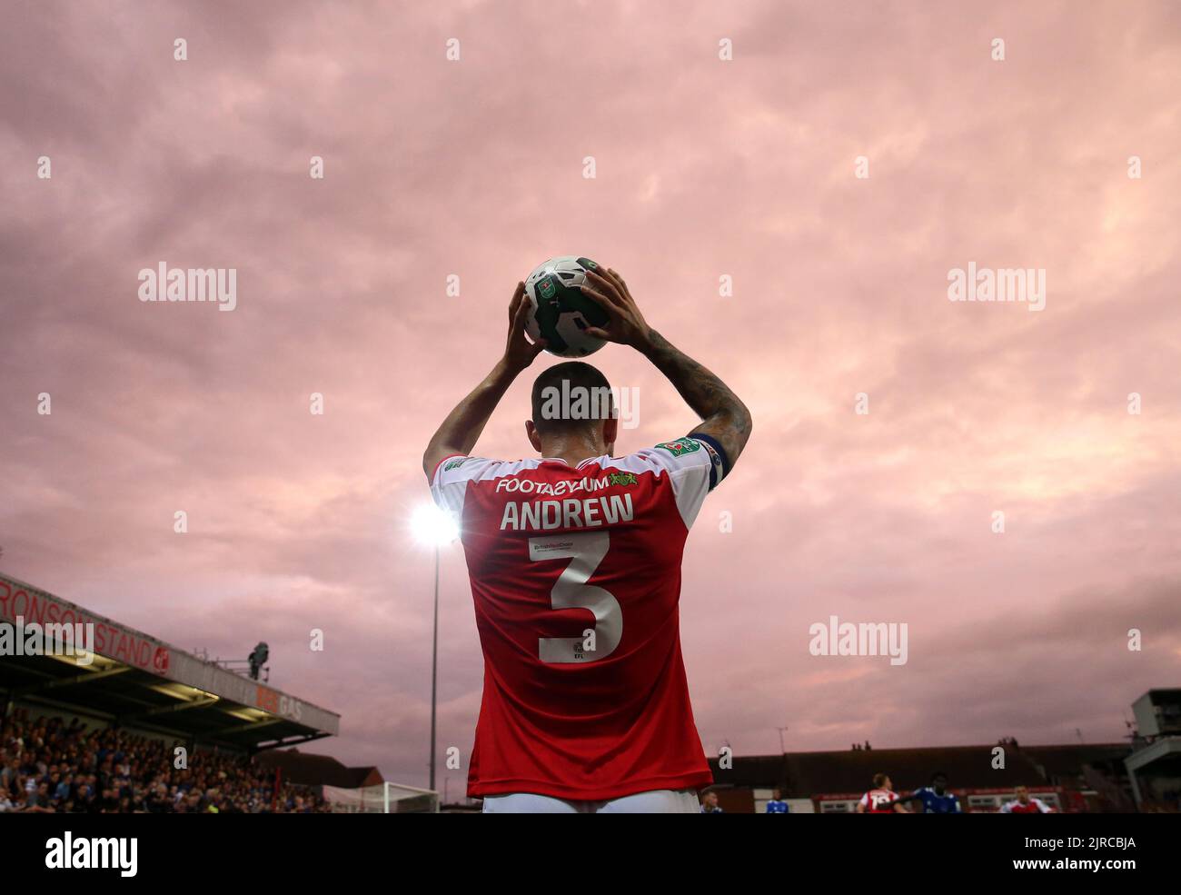 Danny Andrew di Fleetwood Town si lancia durante la seconda partita della Carabao Cup all'Highbury Stadium, Fleetwood. Data immagine: Martedì 23 agosto 2022. Foto Stock