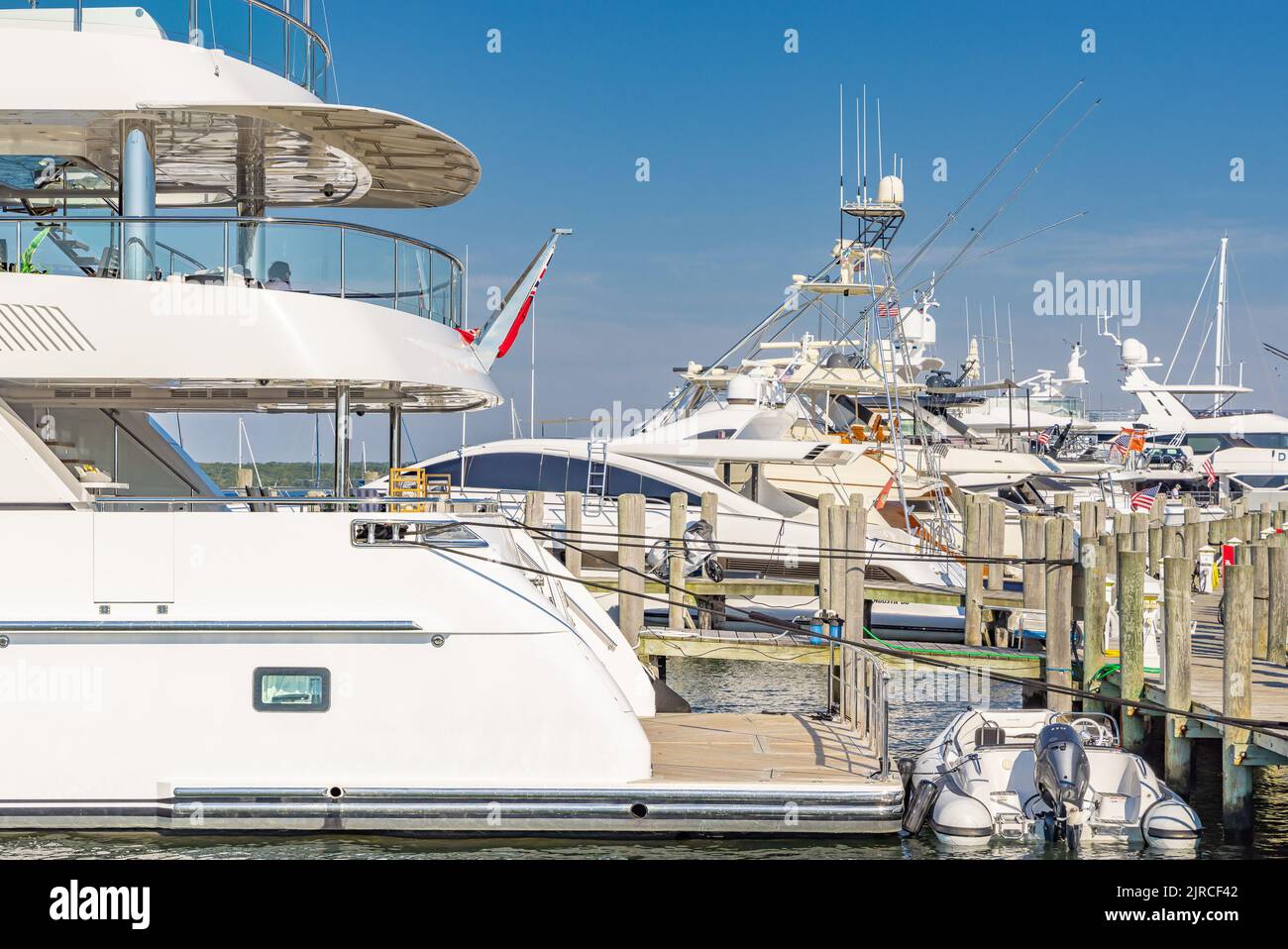 Immagine di yacht in scivoli su Long Wharf Foto Stock