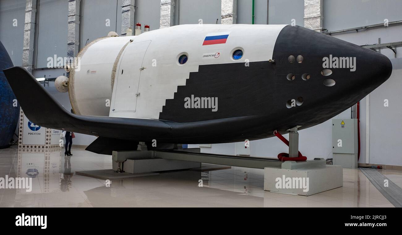 8 dicembre 2021, Sochi, Russia. Un mock-up della navicella spaziale riutilizzabile russo con equipaggio Kliper. Foto Stock