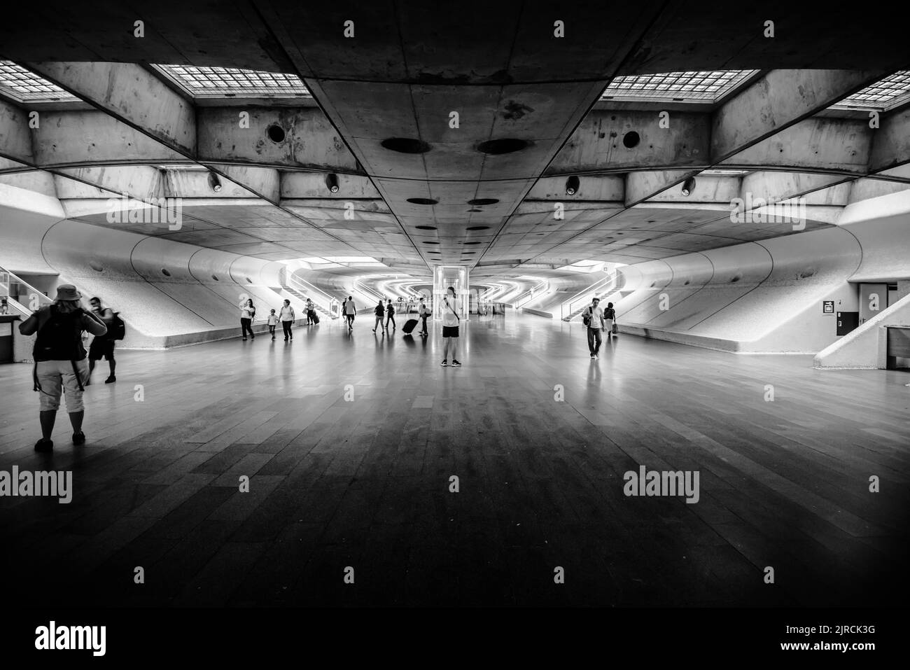 Lisboa, Portogallo - 25 2016 luglio: Corridoio alla stazione di Oriente. Foto Stock