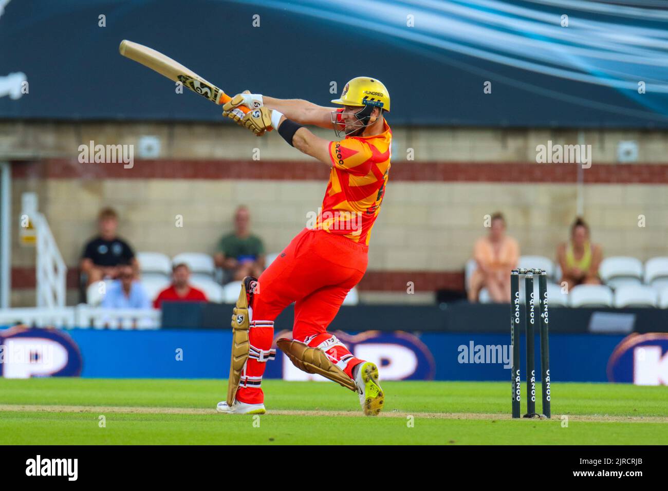 Londra, Regno Unito. 23rd ago, 2022. Liam Livingston (23 - Birmingham Phoenix) si mazze nella partita tra Oval Invincibles e Birmingham Phoenix nel cento a Kia Oval, Londra, Inghilterra. (Foto: Claire Jeffrey/Sports Press Photo/C - SCADENZA UN'ORA - ATTIVA FTP SOLO SE LE IMMAGINI HANNO MENO DI UN'ORA - Alamy) Credit: SPP Sport Press Photo. /Alamy Live News Foto Stock