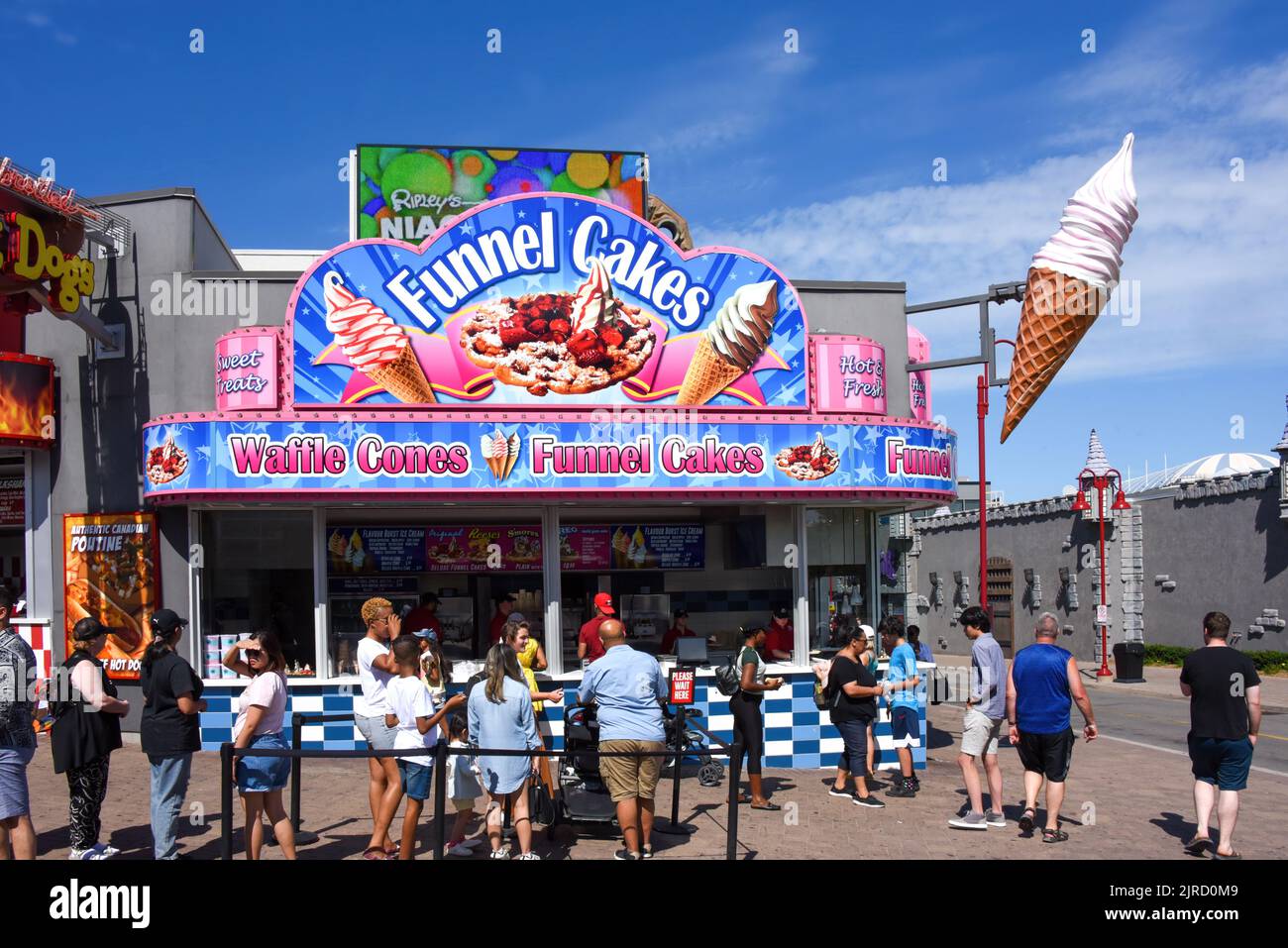 Cascate del Niagara, Canada - 13 agosto 2022: Imbuto cake stand al servizio dei molti turisti attirati nella zona vicino Clifton Hill che ha molti turisti attr Foto Stock