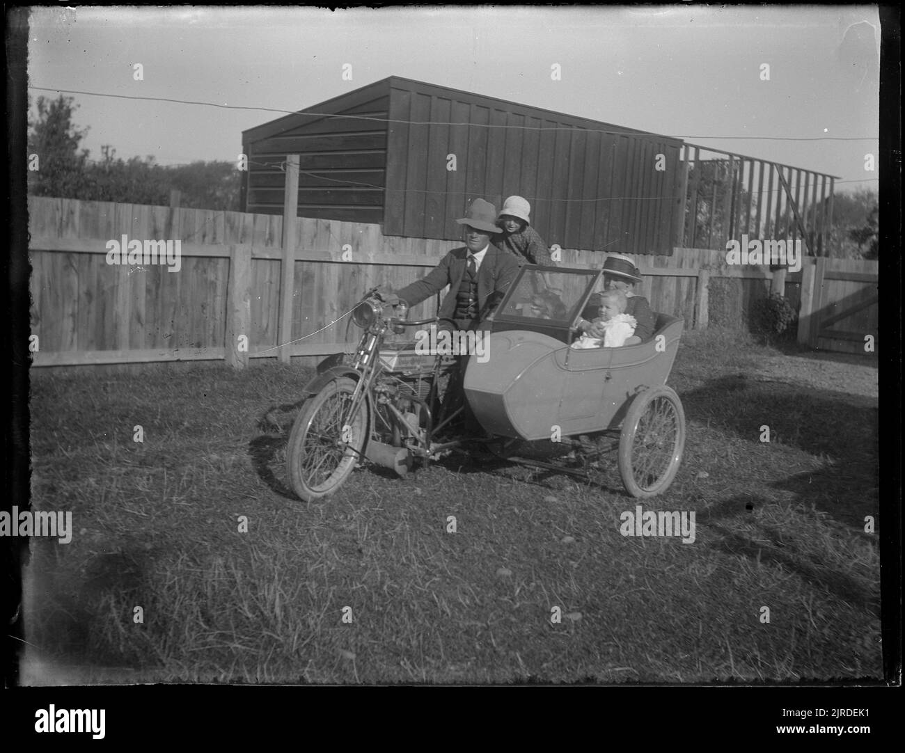 Moto famiglia Brockett, circa 1910, Wellington, di Fred Brockett. Foto Stock