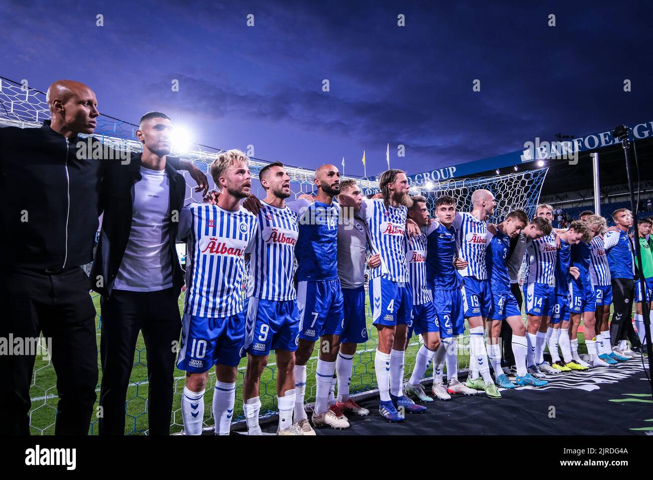 Odense, Danimarca. 22nd, agosto 2022. I giocatori di OB festeggiano la vittoria con i fan dopo la Superliga match 3F tra Odense Boldklub e AC Horsens al Nature Energy Park di Odense. (Photo credit: Gonzales Photo - Kent Rasmussen). Foto Stock