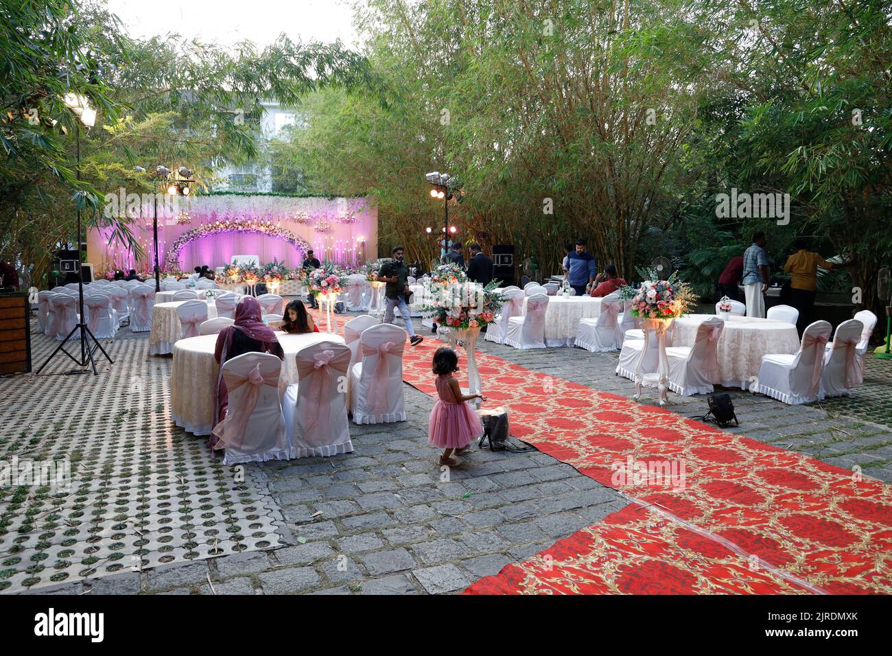 Ricevimento di nozze nel giardino dell'All Seasons DÕFort Hotel a Tangassery, Kerala, India Foto Stock