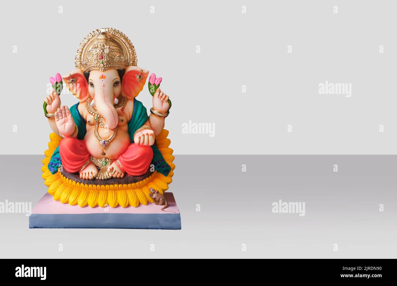 Dio indù Ganesha su sfondo grigio chiaro, Ganesha Idol. Ganesh festival. Foto Stock