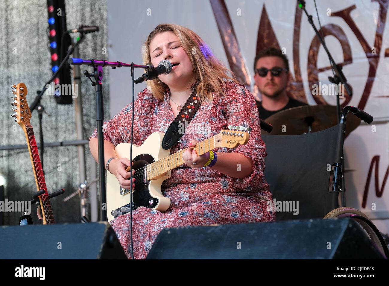 Polly Haynes si esibisce al Weyfest Festival di Tilford, Inghilterra, Regno Unito. Agosto 21, 2022 Foto Stock