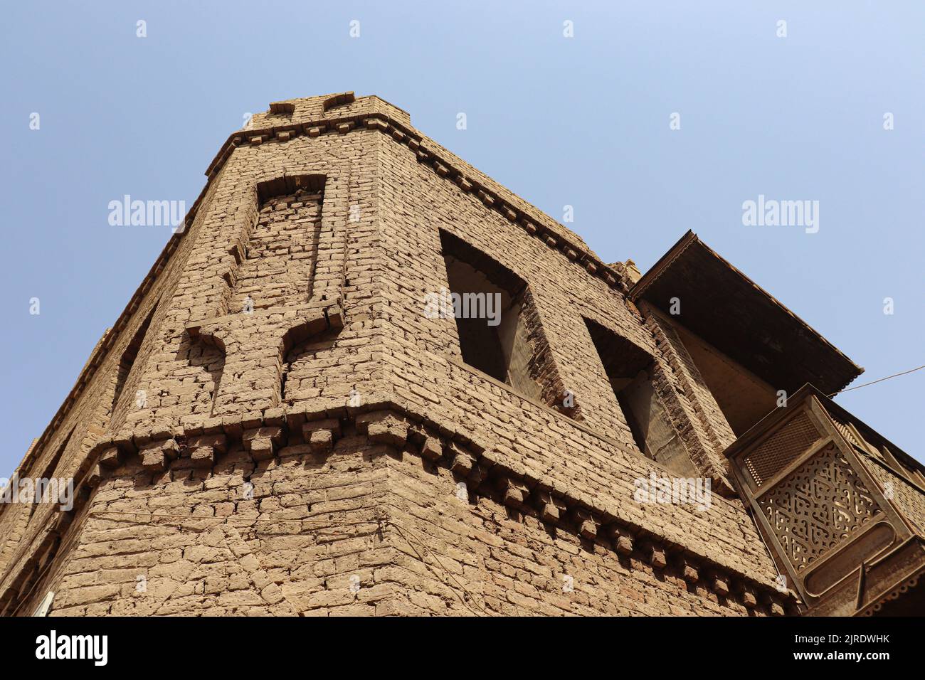 Vecchia casa costruita con mattoni di fango a Esna, Luxor, Egitto Foto Stock