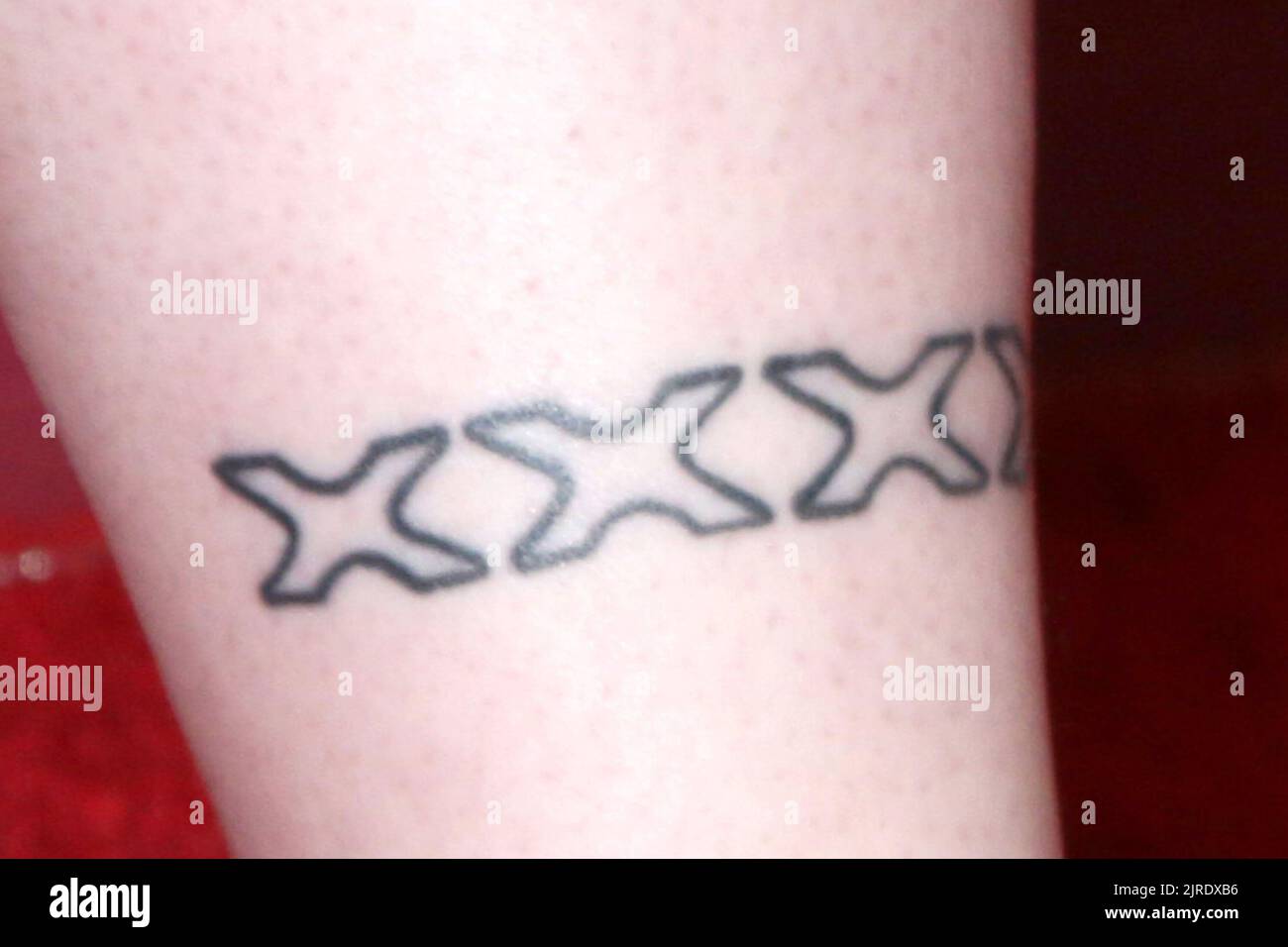 Leg tatoo immagini e fotografie stock ad alta risoluzione - Alamy