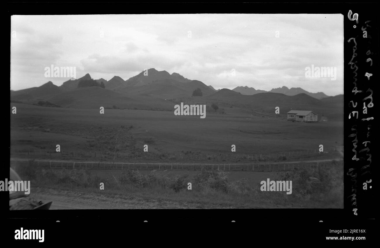 Guardando a sud-est lungo la catena montuosa di Brocken e le sue colline, 18 novembre 1950-19 novembre 1950, da Leslie Adkin. Foto Stock
