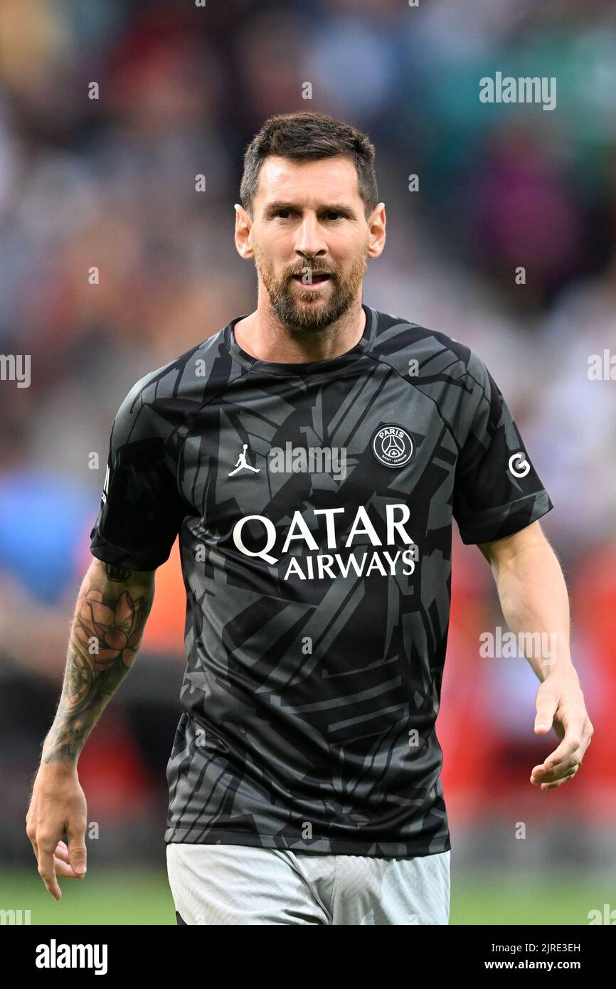 LILLE - Lionel messi di Parigi Saint-Germain prende il campo per riscaldarsi durante la partita francese Ligue 1 tra Lille OSC e Parigi Saint Germain allo stadio Pierre-Mauroy il 21 agosto 2022 a Lille, Francia. ANP | altezza olandese | Gerrit van Keulen Foto Stock