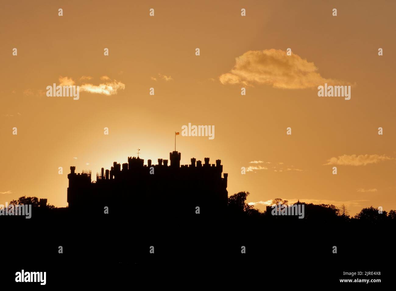 Spettacolo dei campioni dei fuochi d'artificio del Castello di Belvoir, prima dei fuochi d'artificio, del tramonto, della fiera. Foto Stock
