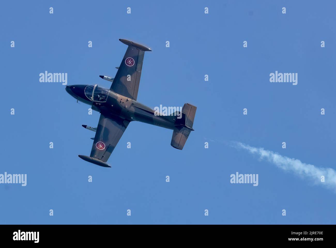 Eastbourne, East Sussex, Regno Unito. Con il G-RSAF Strikemaster che appare all'Eastbourne Airshow 2022, Airbourne, con esposizione di aerei e flybys visti da Eastbourne Beach. 18th agosto 2022 Foto Stock