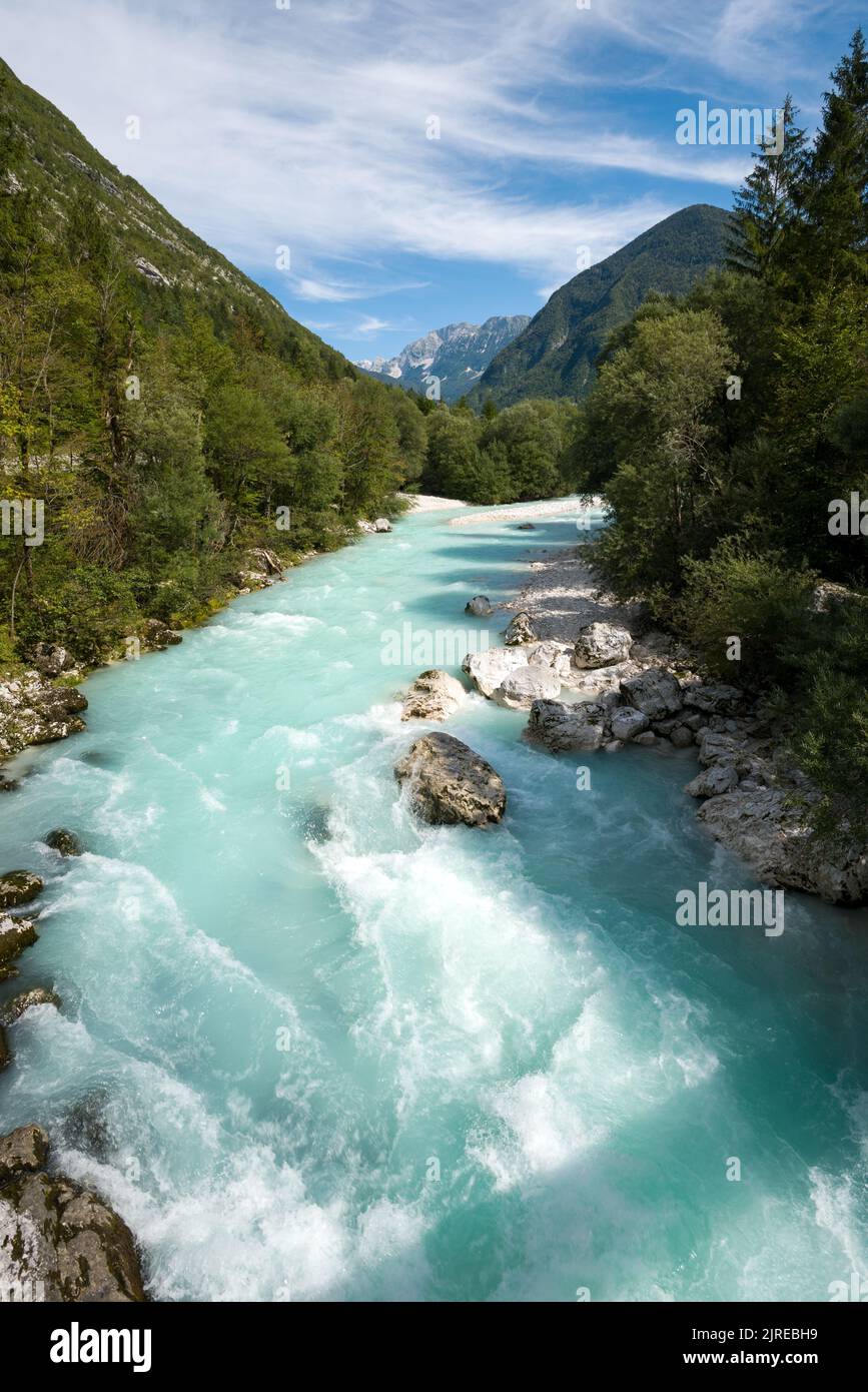 Fiume di montagna Soča, Slovenia Foto Stock