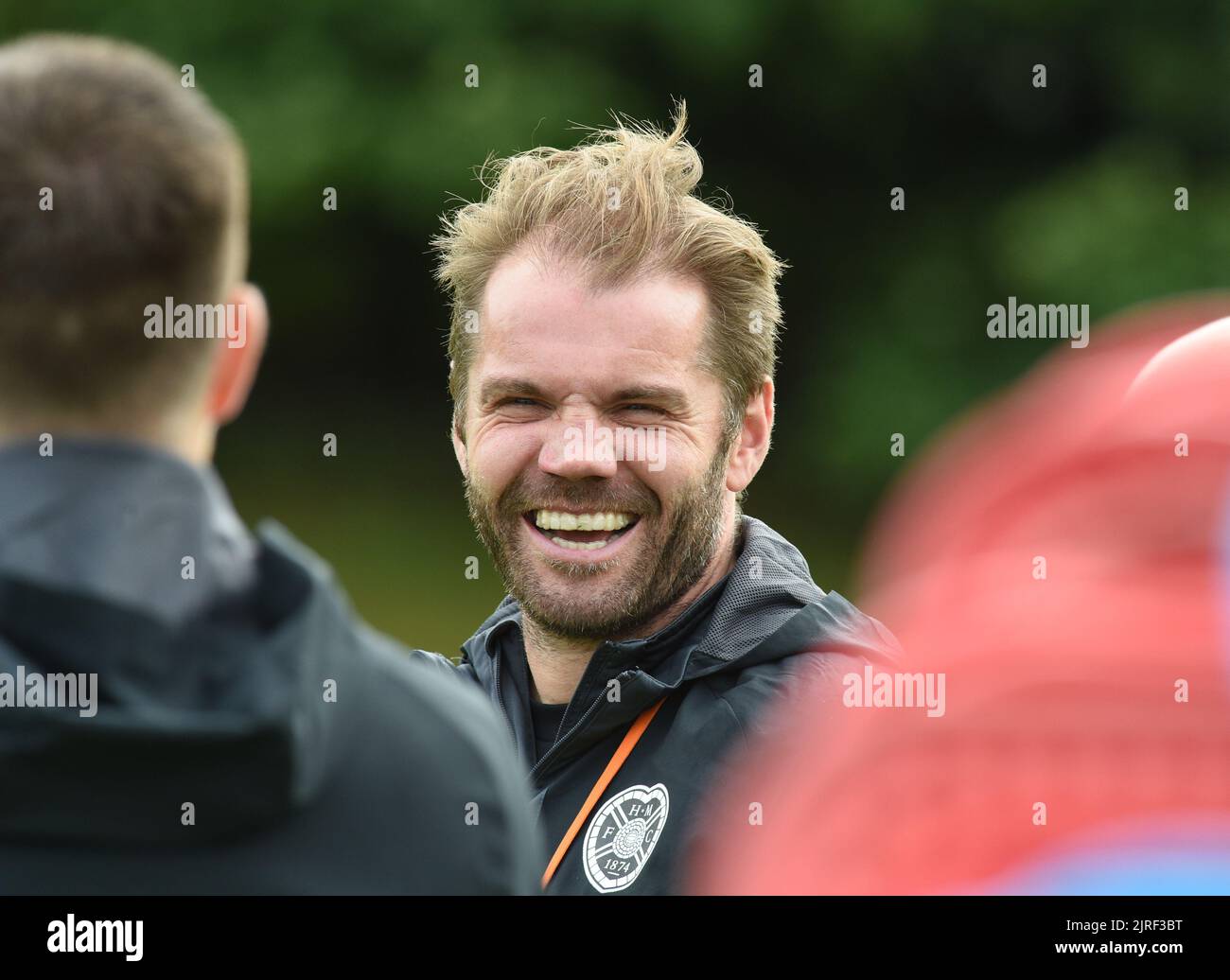 Oriam Sports Centre Edinburgh.Scotland.UK.24th ago 22 Hearts Manager Robbie Neilson sessione di allenamento per il turno di play-off Europa League seconda gamba partita contro il FC Zurigo. Credit: eric mccowat/Alamy Live News Foto Stock